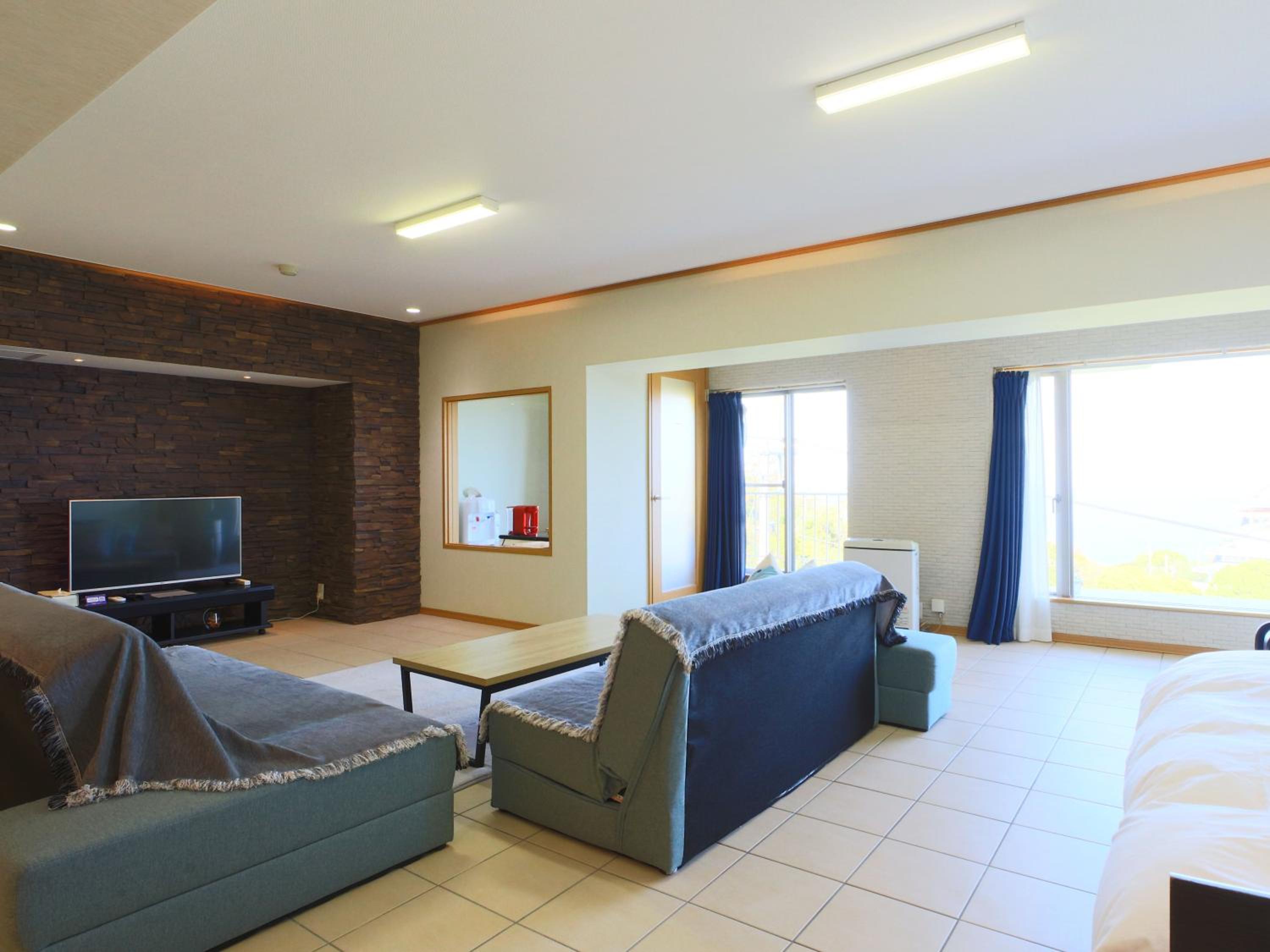 Superior Suite with Sea View - Photo 17