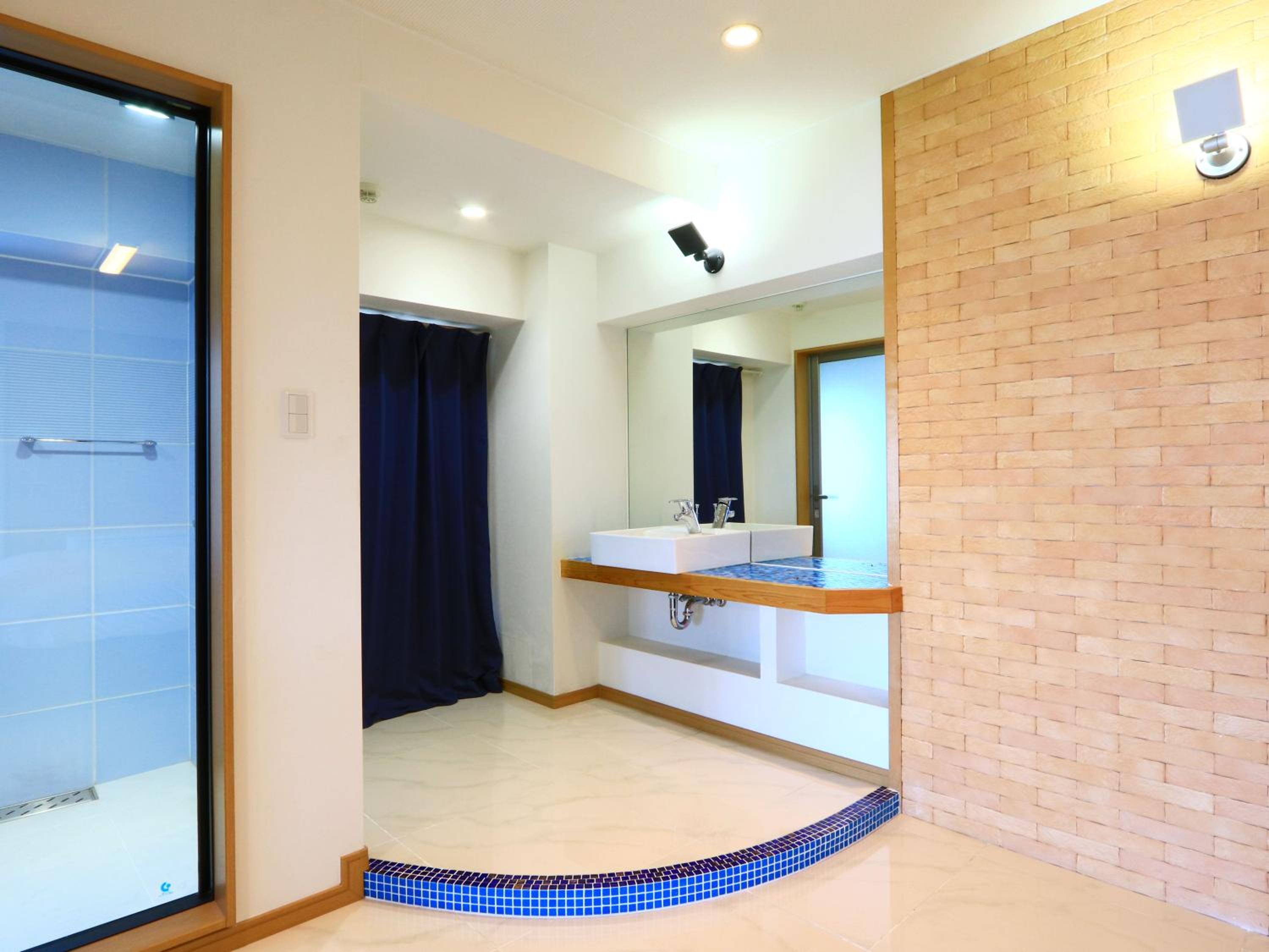 Superior Suite with Sea View - Photo 19