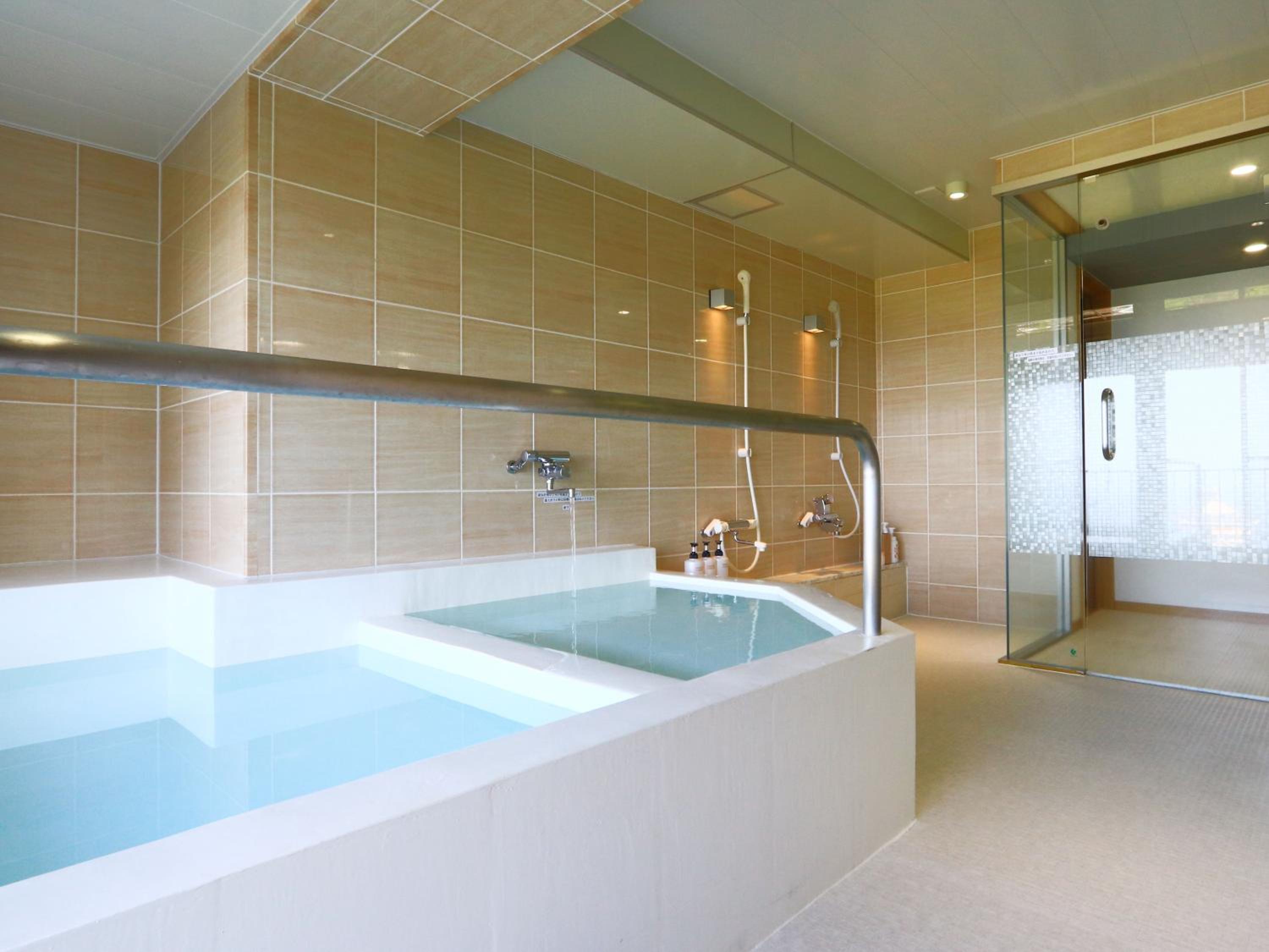 Deluxe Suite with Sea View - Photo 8