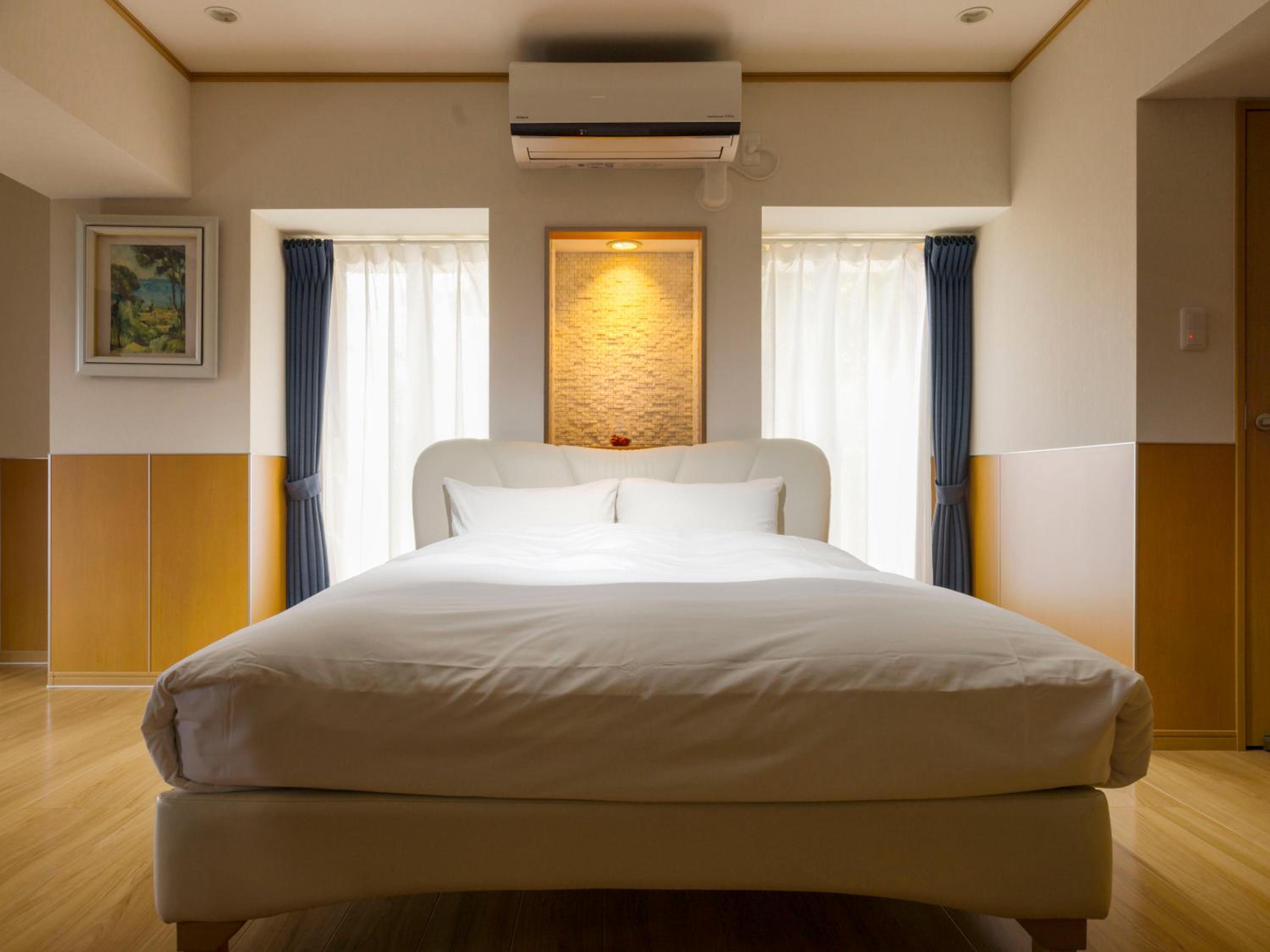 Deluxe Suite with Sea View - Photo 2