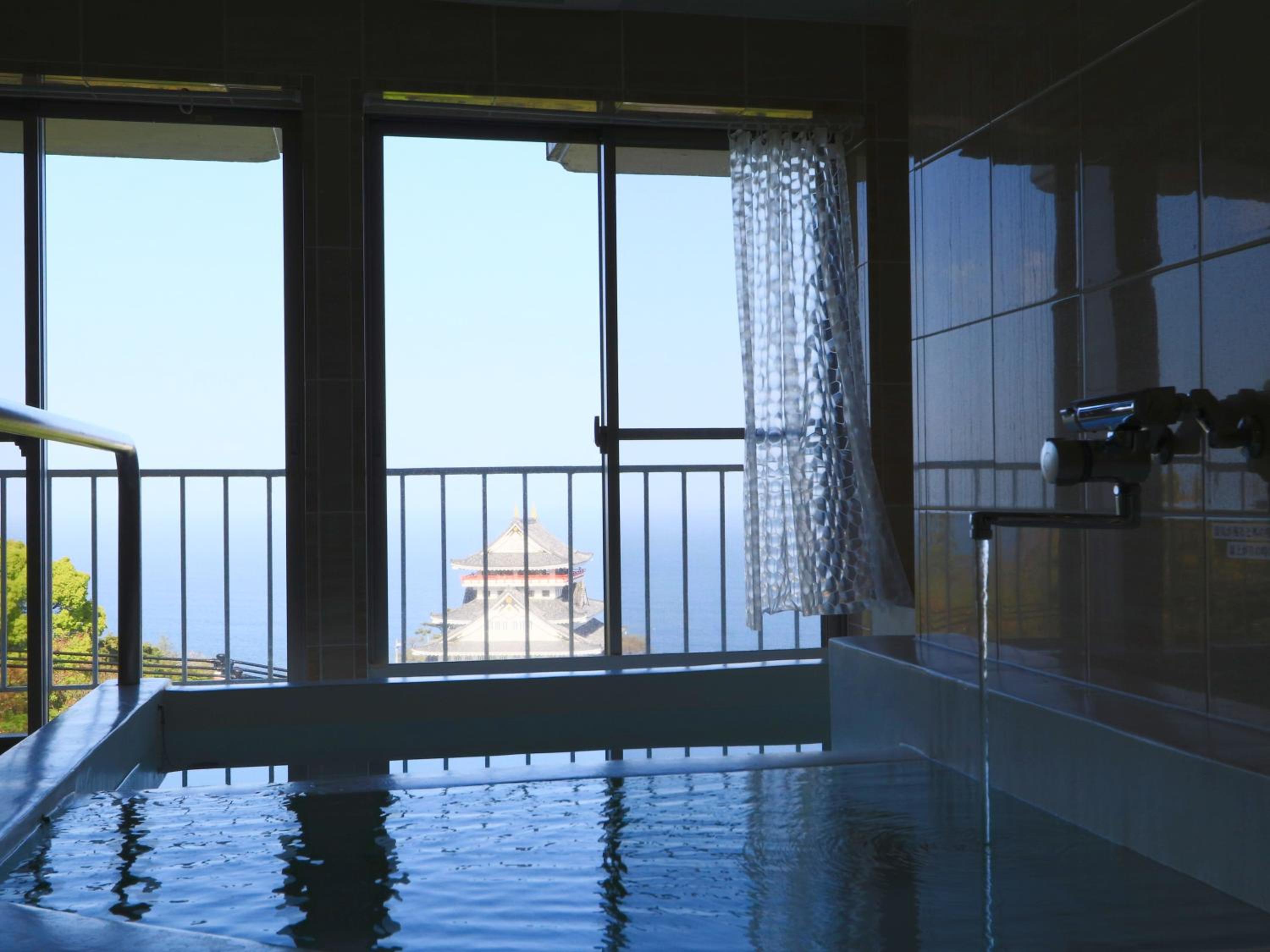 Deluxe Suite with Sea View - Photo 5