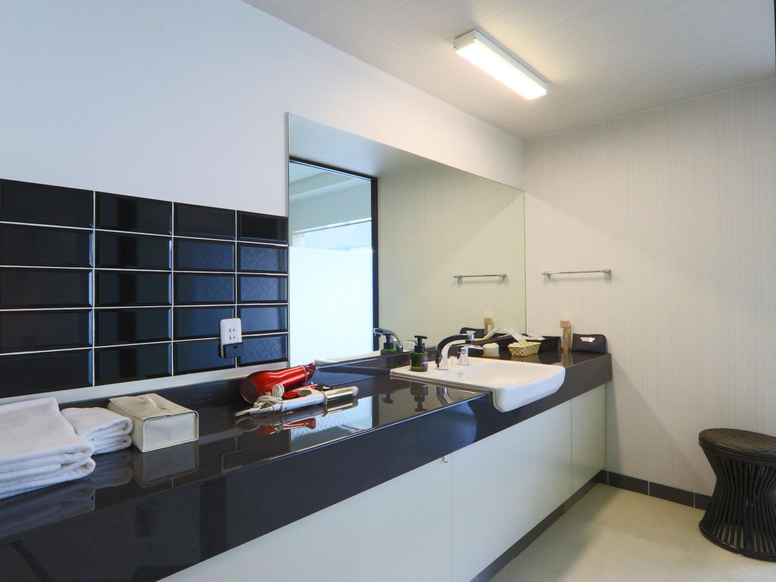 King Suite with Sea View - Photo 11