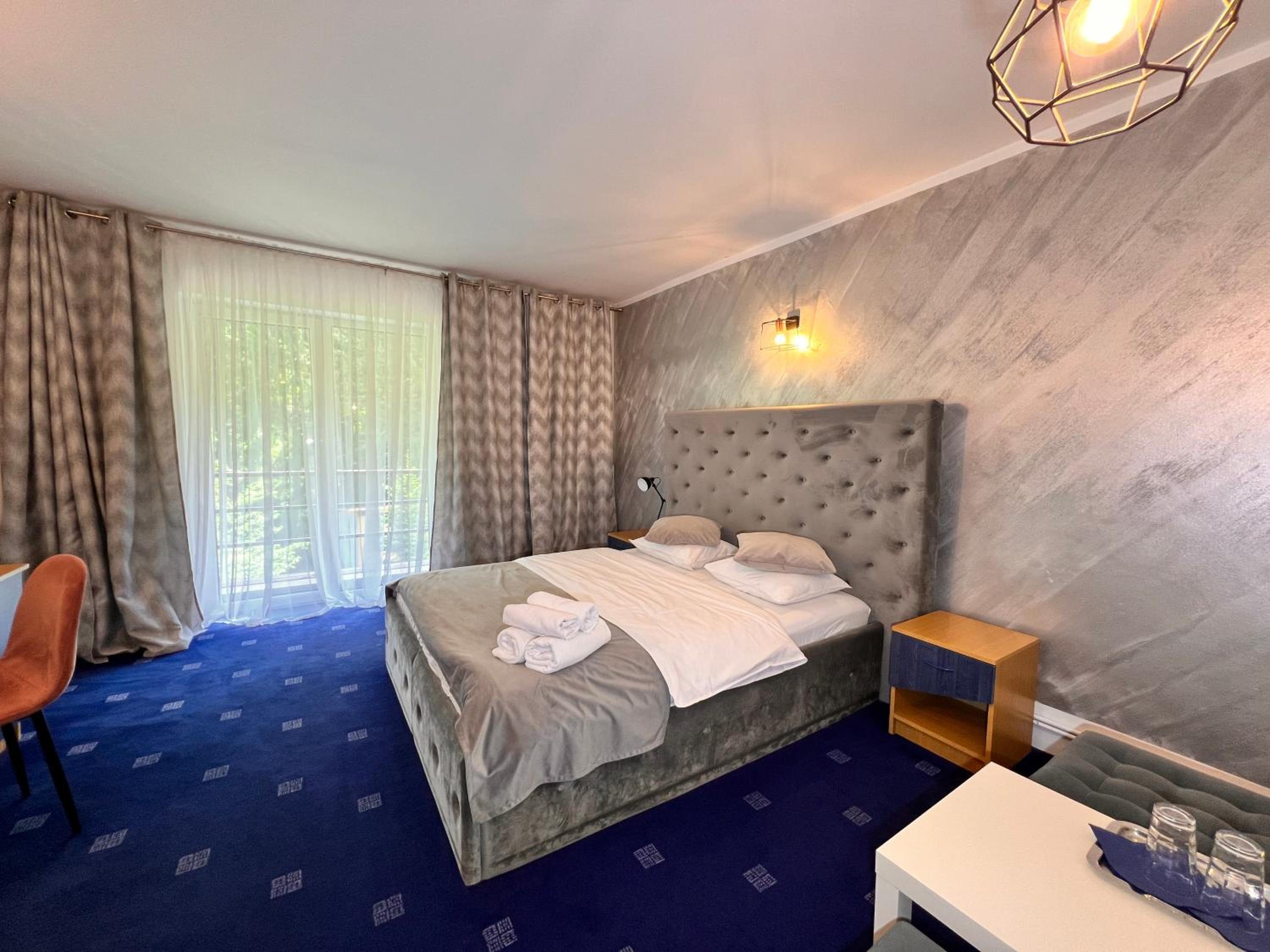 Double Room with Balcony - Photo 28
