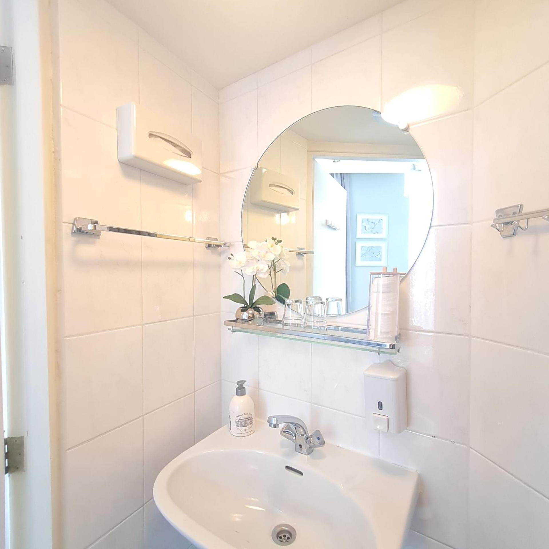 Double Room - Photo 10