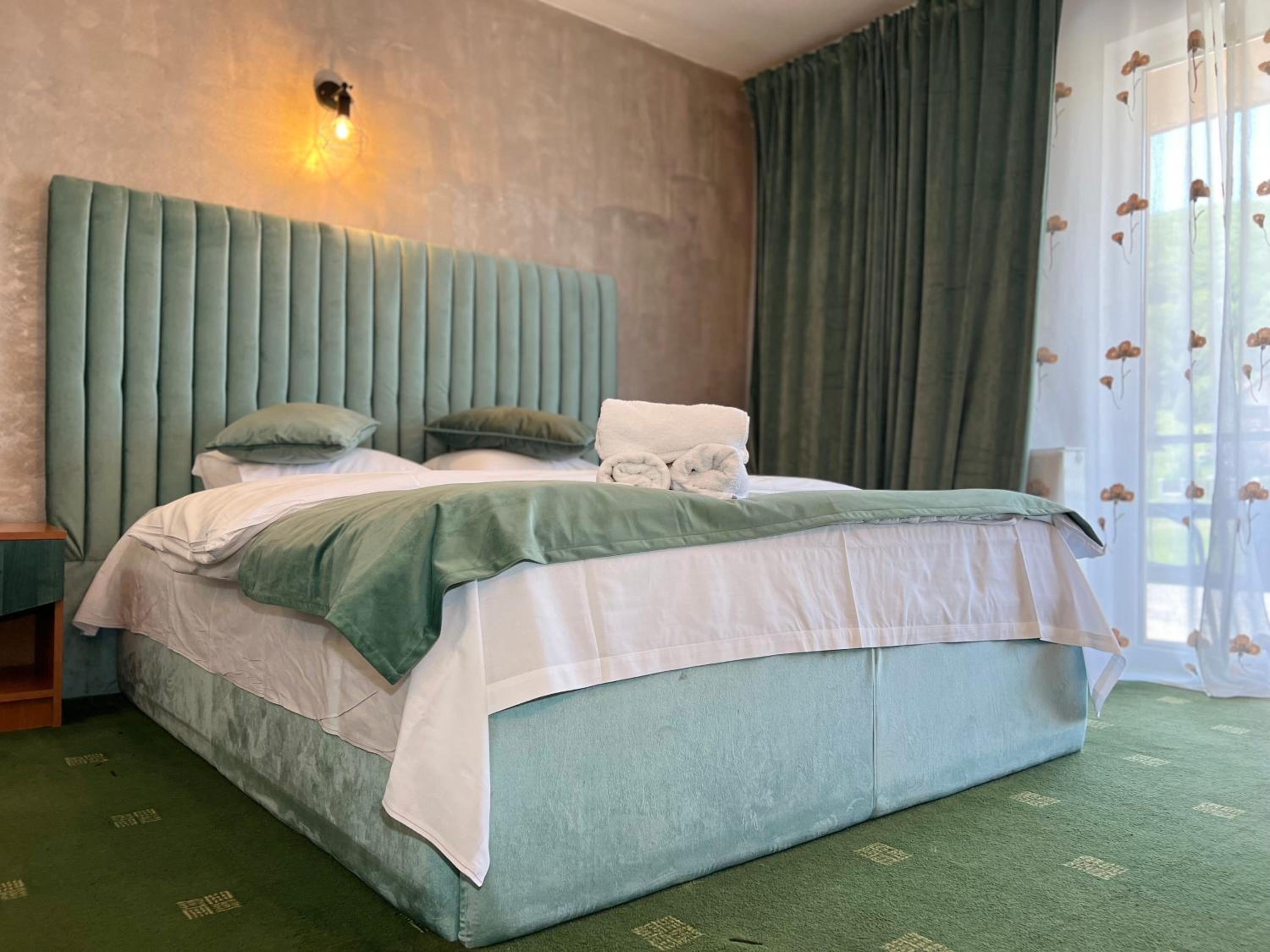Double Room with Balcony - Photo 7