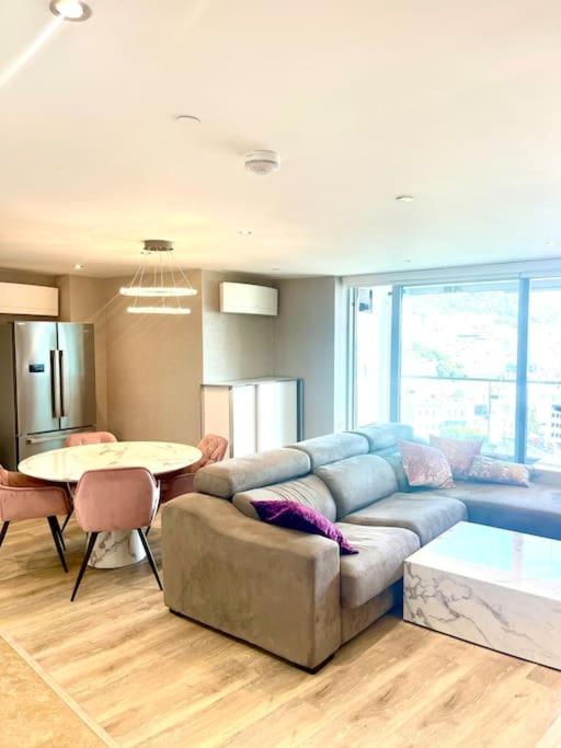 Two-Bedroom Apartment with City View photo 1