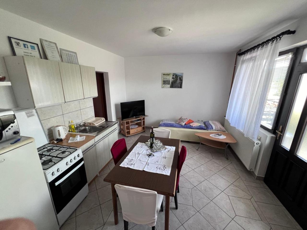 One-Bedroom Apartment with Terrace - Photo 15