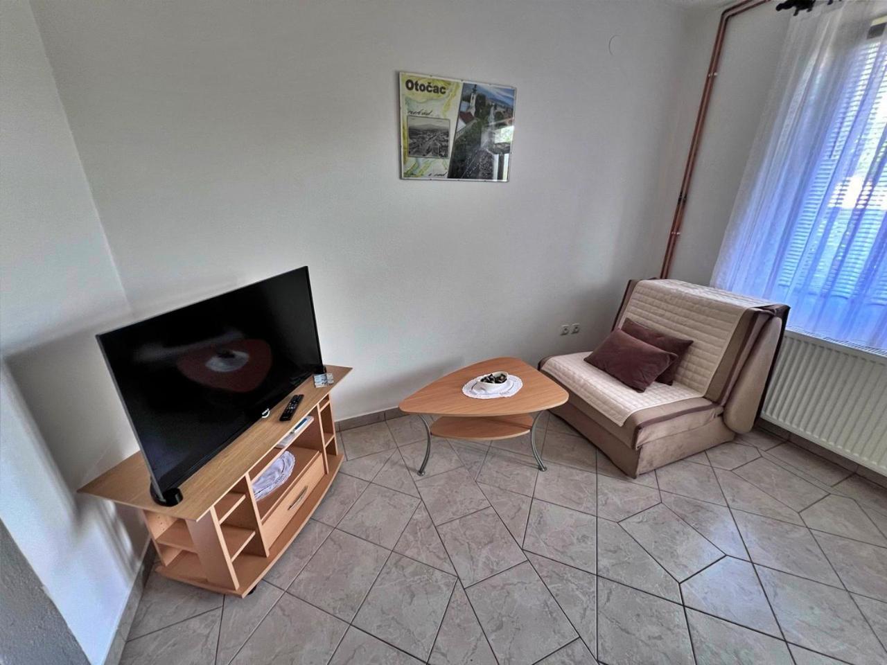 One-Bedroom Apartment with Terrace - Photo 21