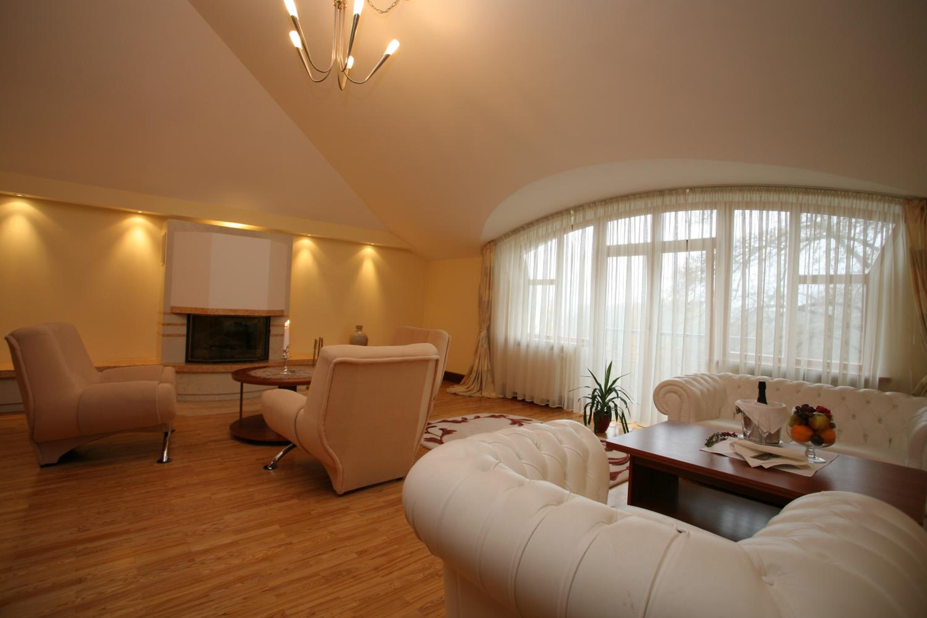 Two-Bedroom Apartment with Sauna and Jacuzzi access