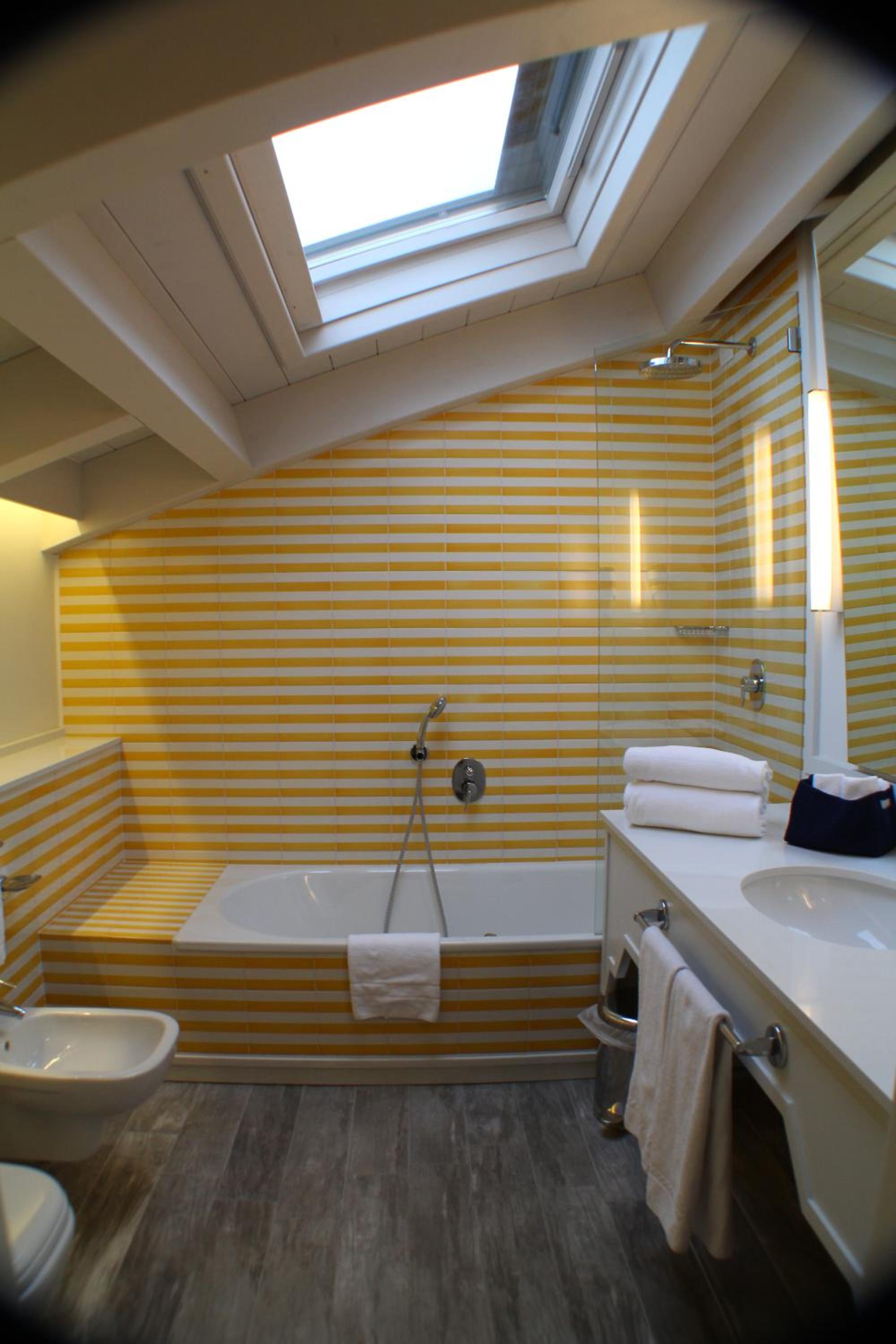 Superior Double or Twin Room - Photo 7