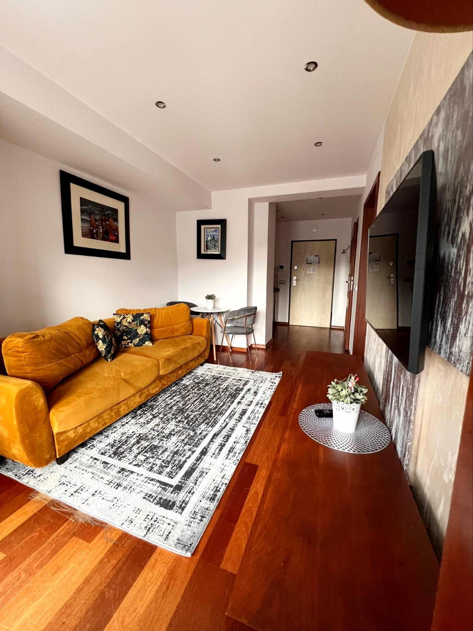 Studio (4 Adults)(no parking)