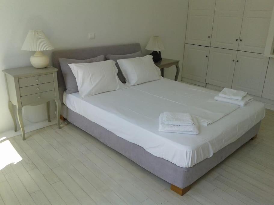 Six-Bedroom House photo 1