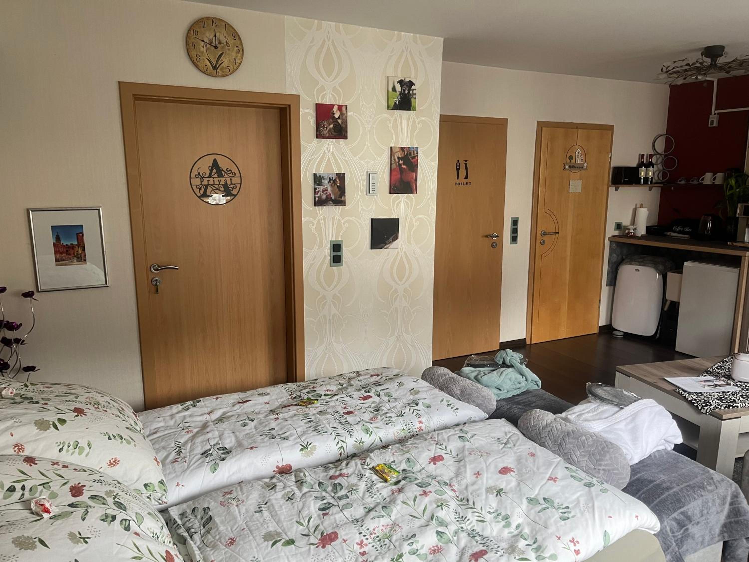 Double Room with Private Bathroom photo 2
