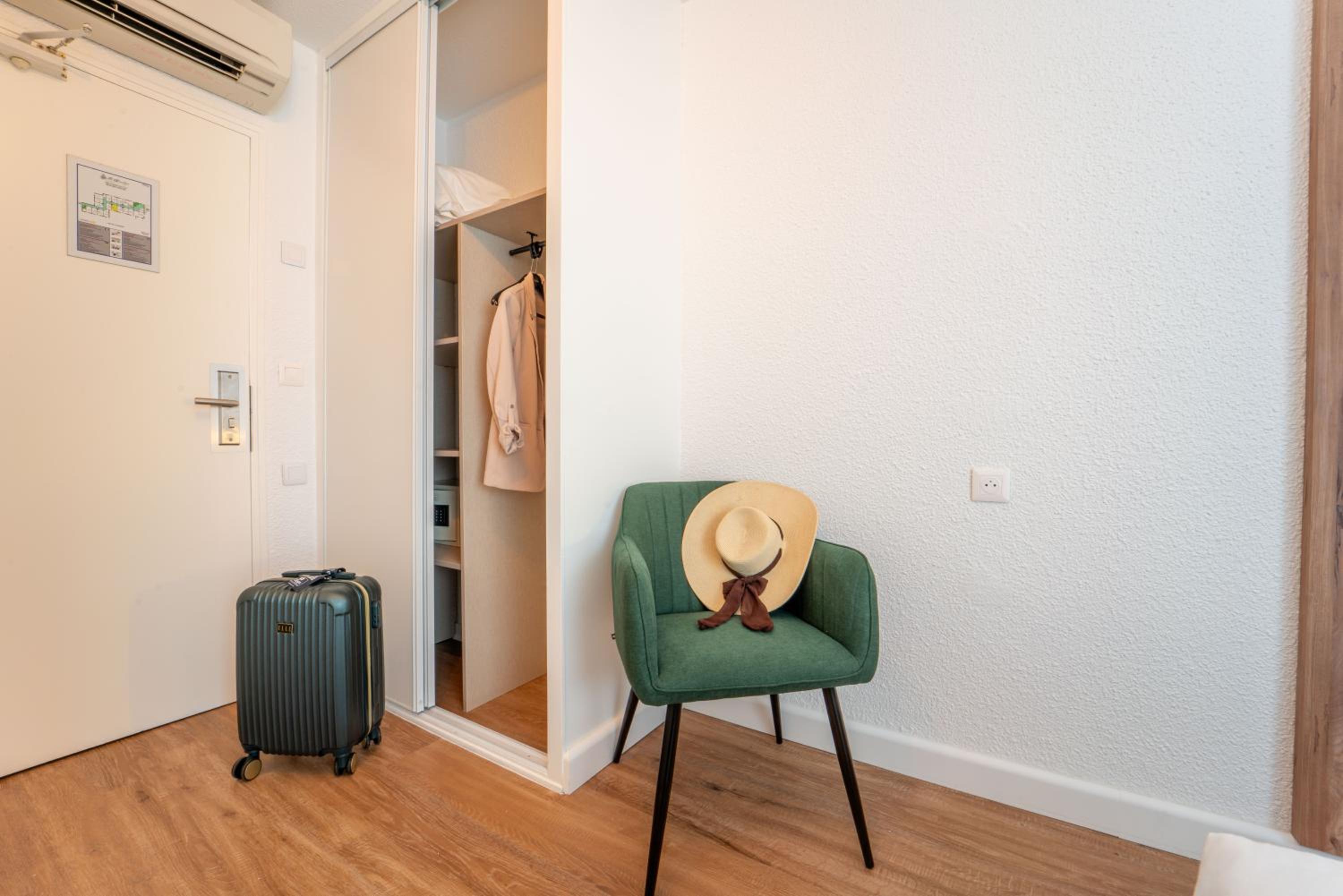 Standard Double Room - Photo 4