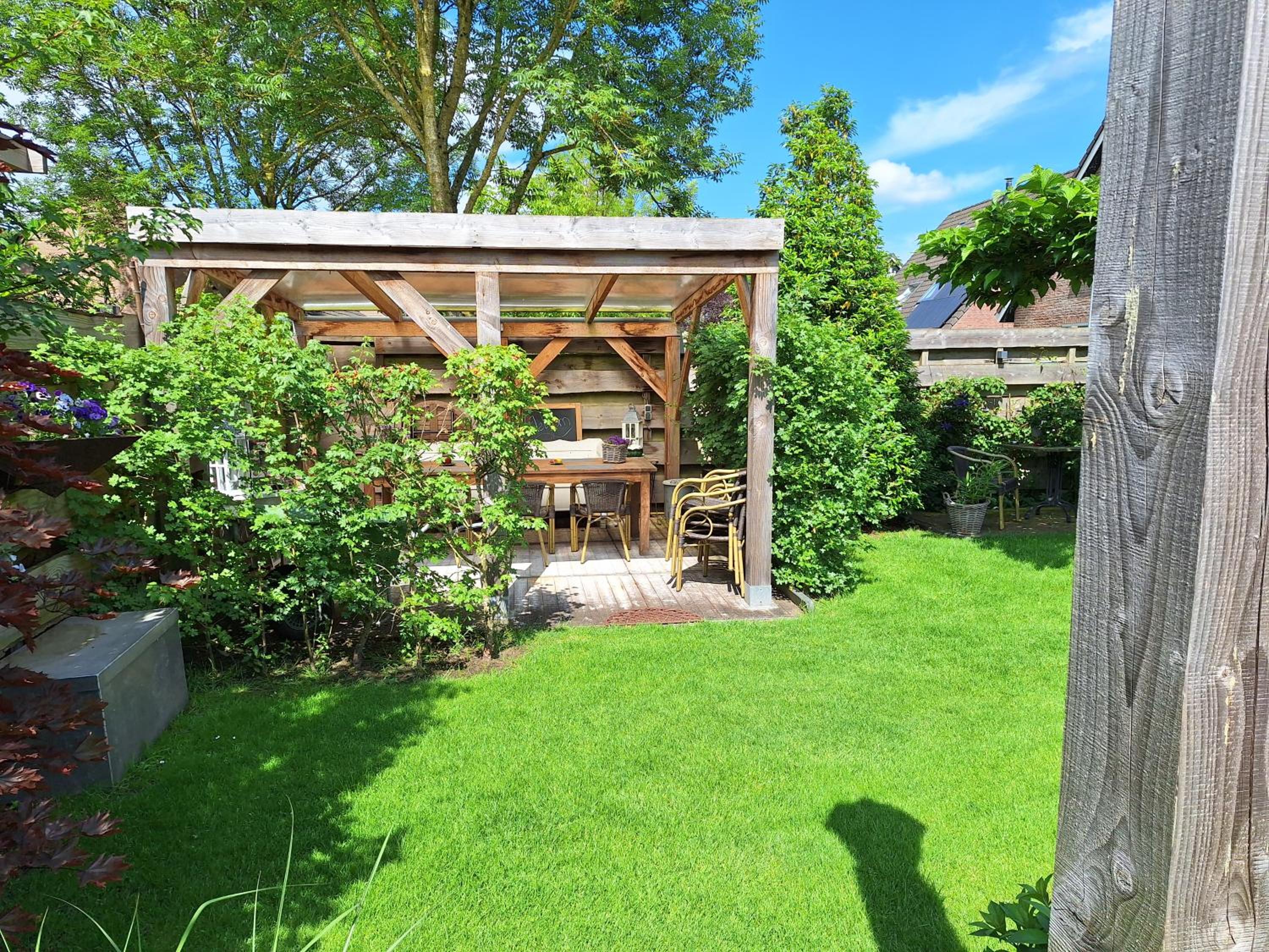 Large Double Room - Photo 9