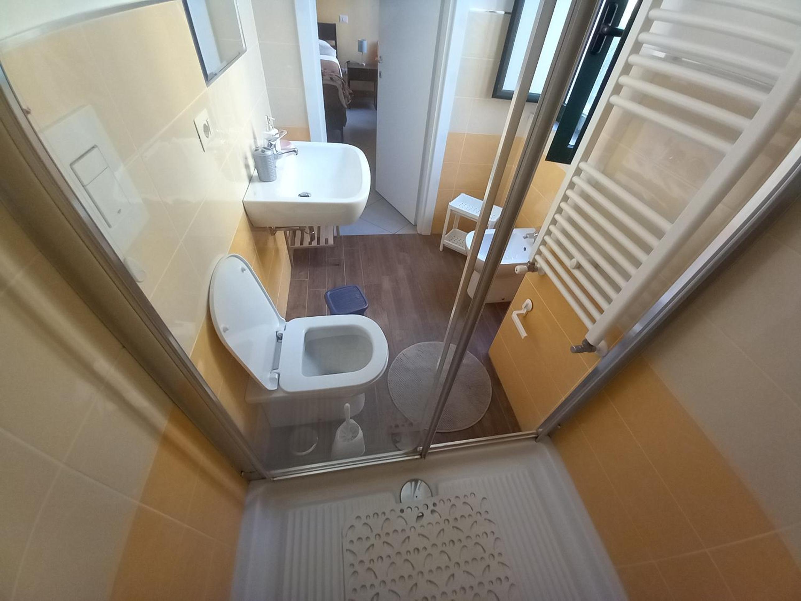 Double Room with Private Bathroom - Photo 5