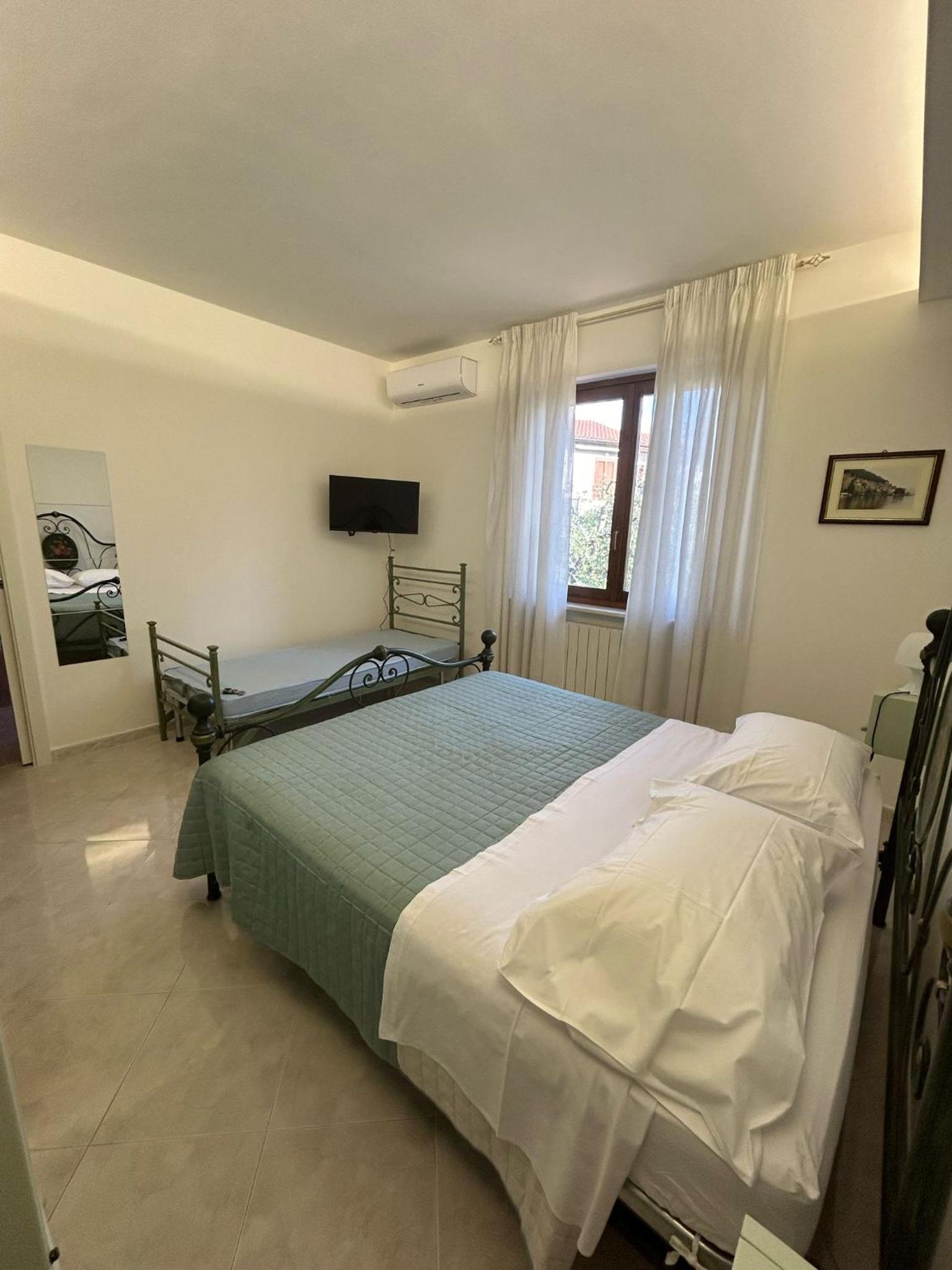 Double Room with Extra Bed photo 2
