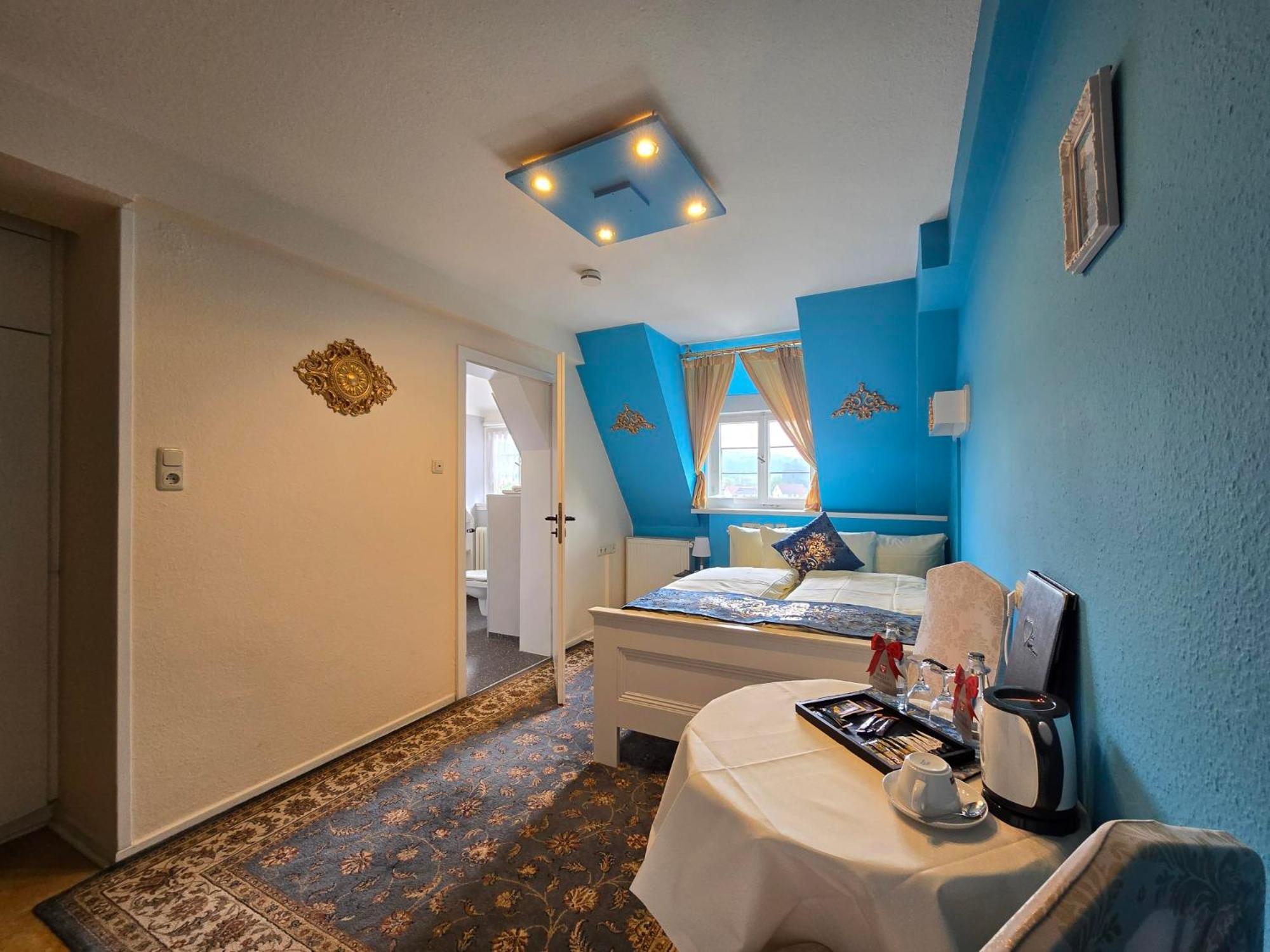 Double Room with Small Double Bed photo 2