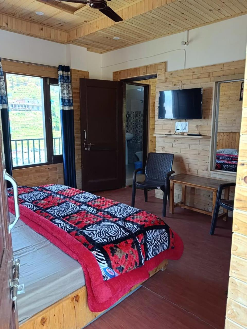 Deluxe Family Suite photo 1
