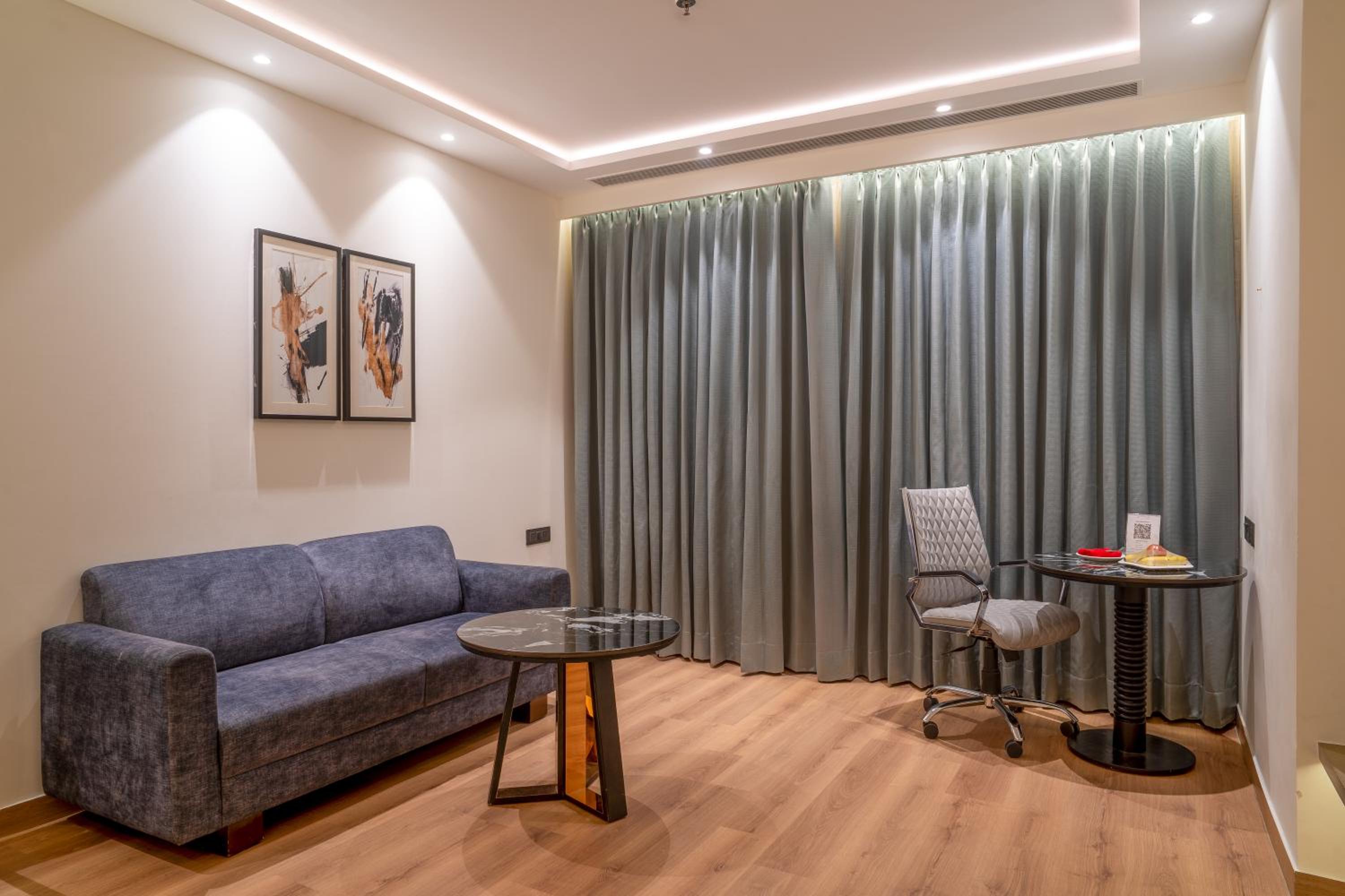 Suite Room - Enjoy Happy Hour 1+1 mocktail Timing - 11 am - 7 Pm photo 2