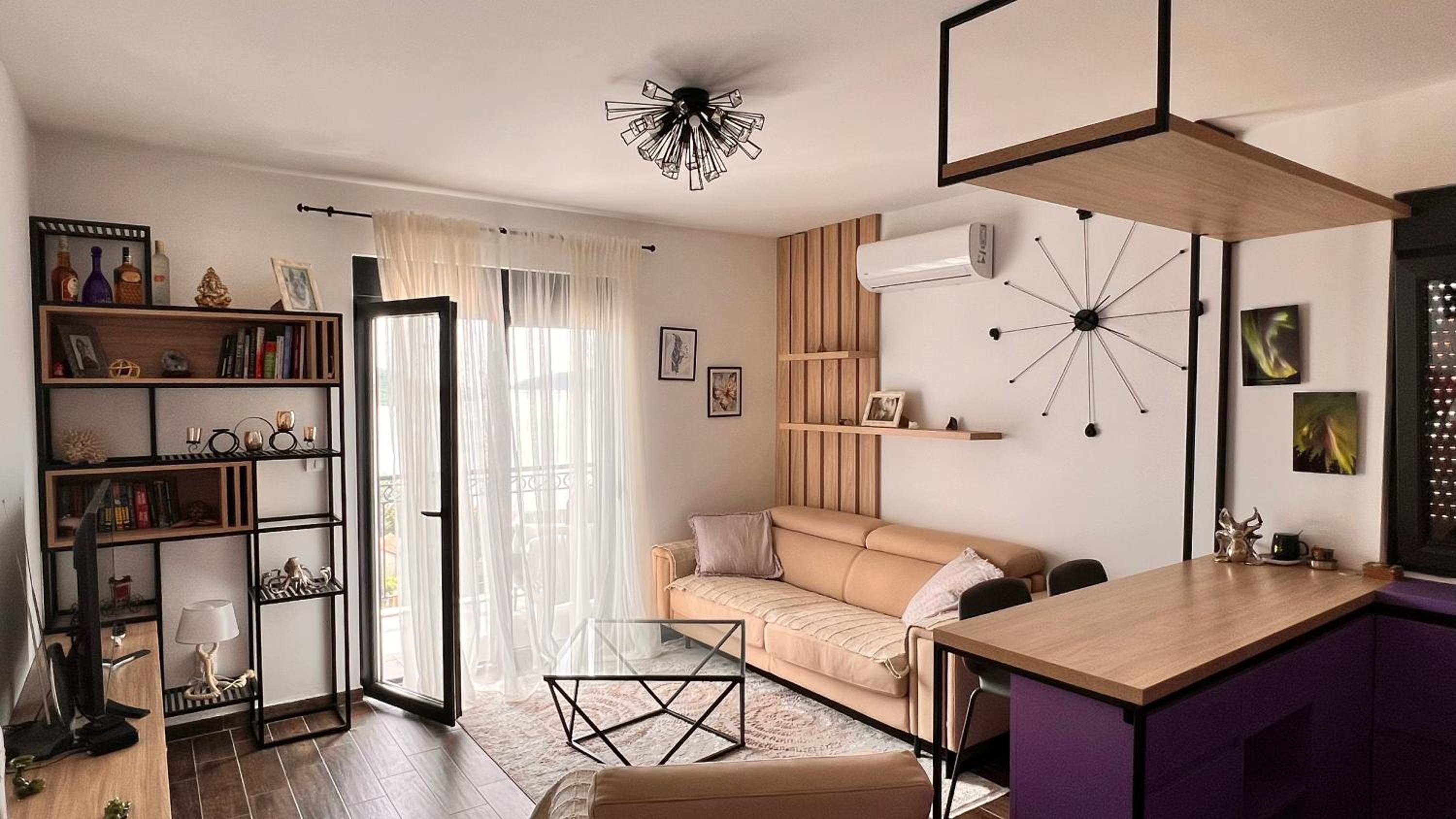 One-Bedroom Apartment photo 1