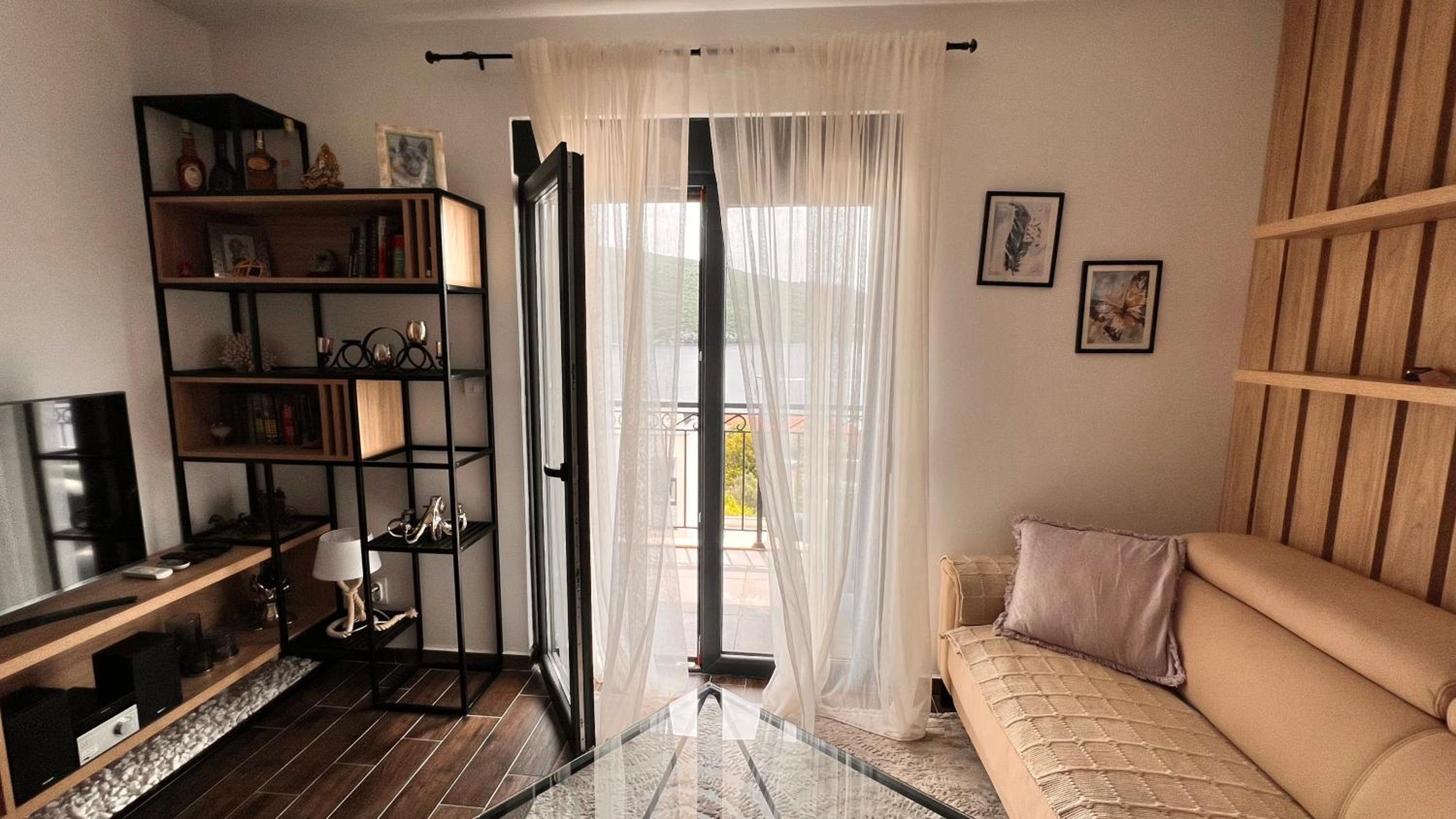 One-Bedroom Apartment photo 2