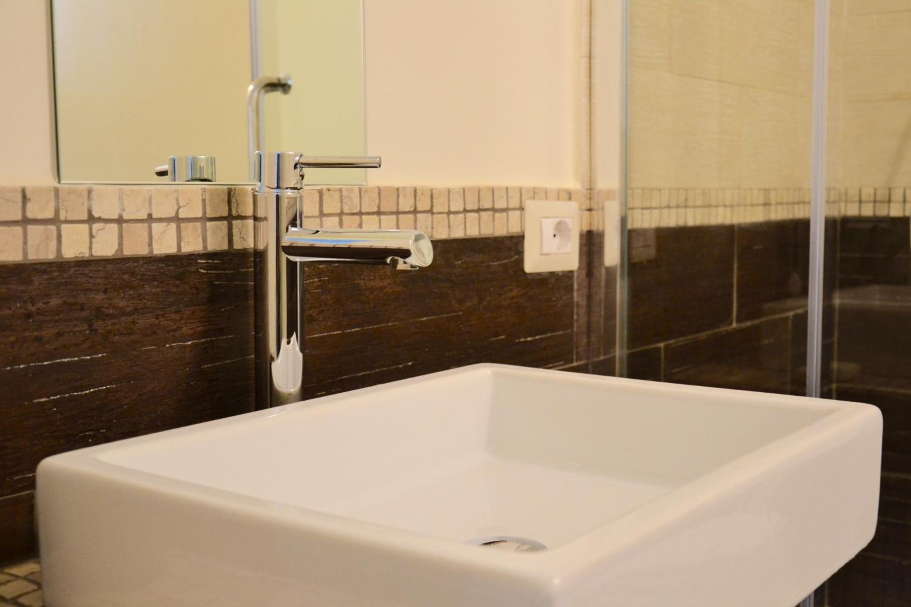 Double Room with Private Bathroom - Photo 4