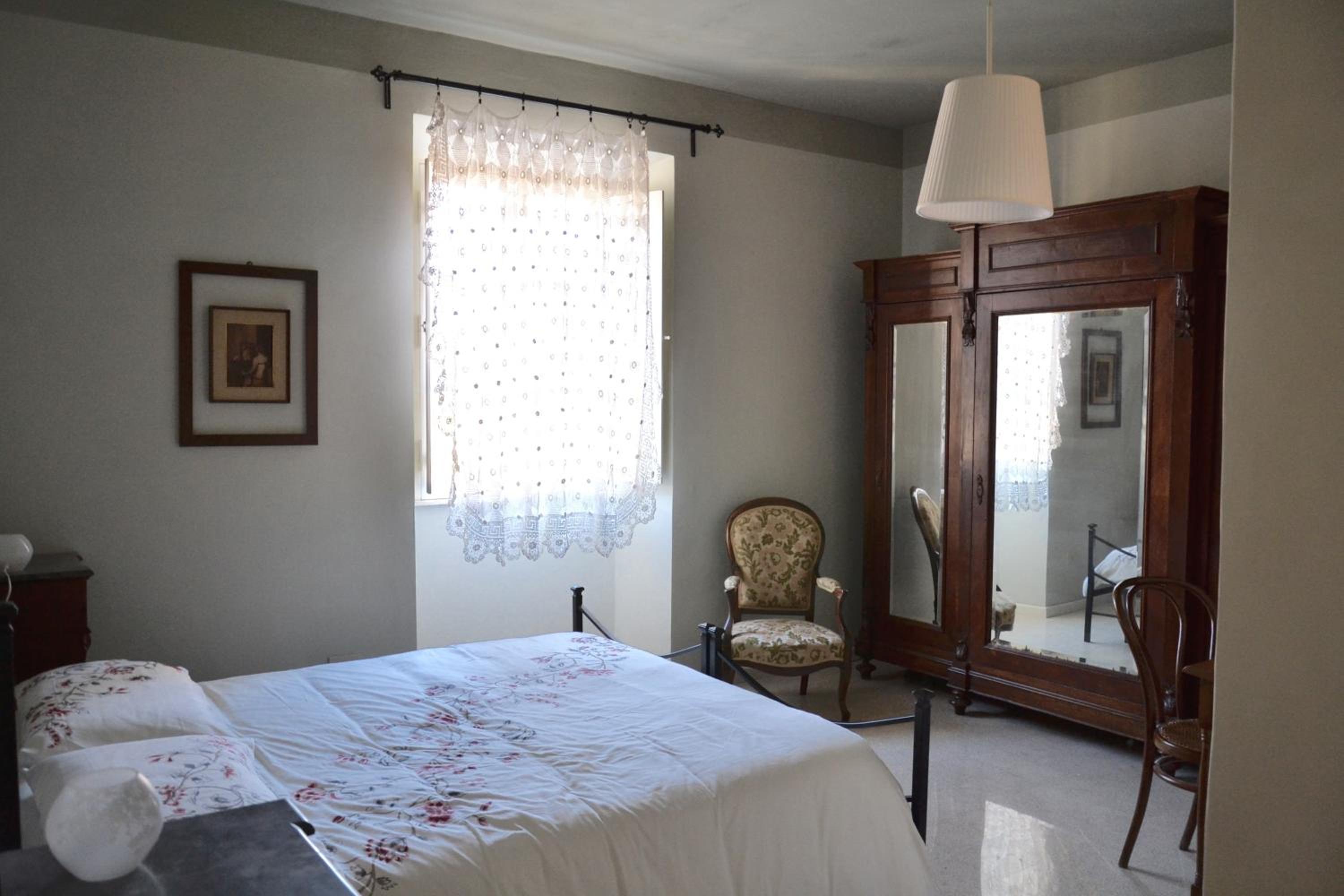 Double Room with Private Bathroom - Photo 14