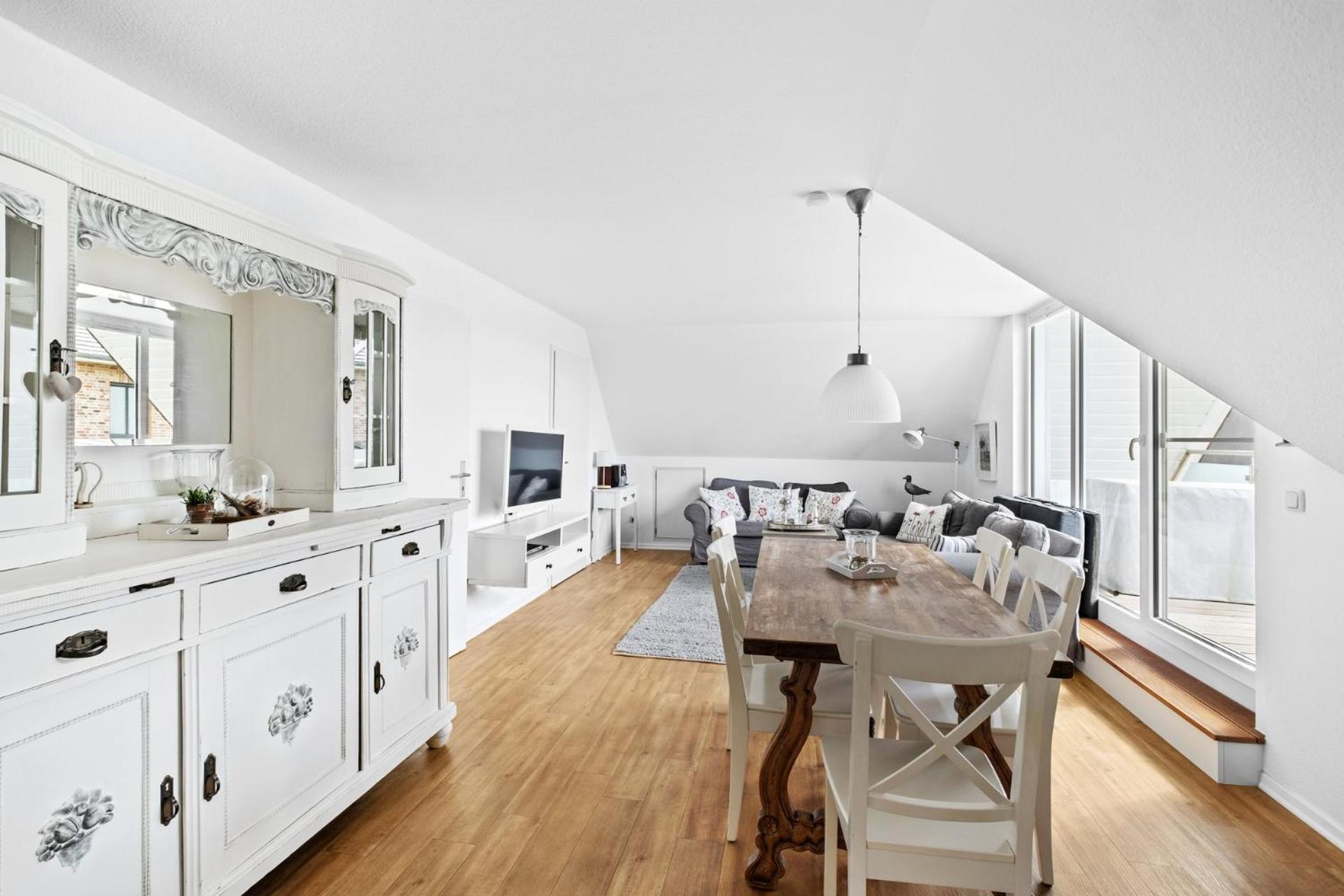 Two-Bedroom Apartment with Balcony photo 1