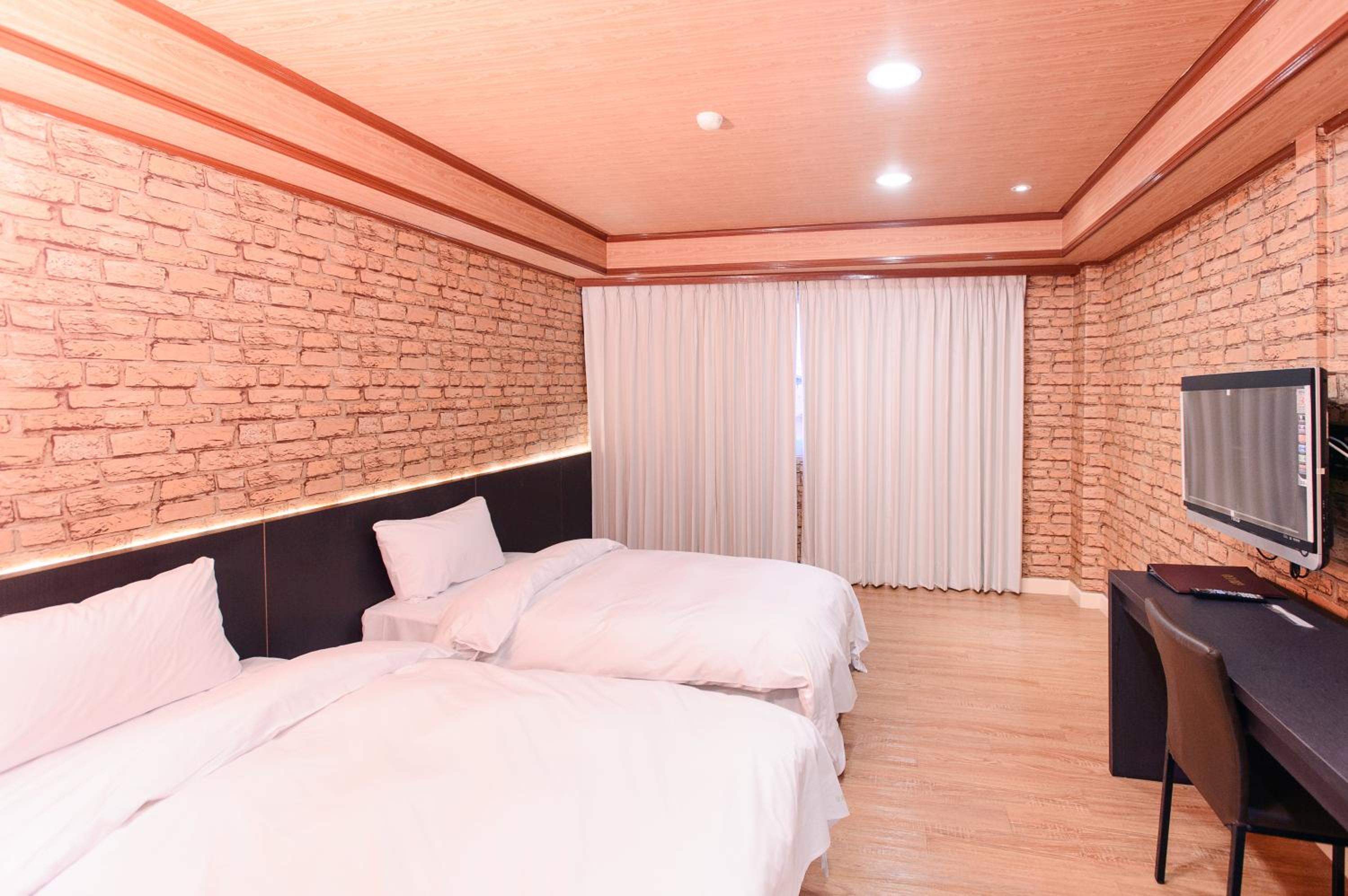Standard Twin Room photo 1