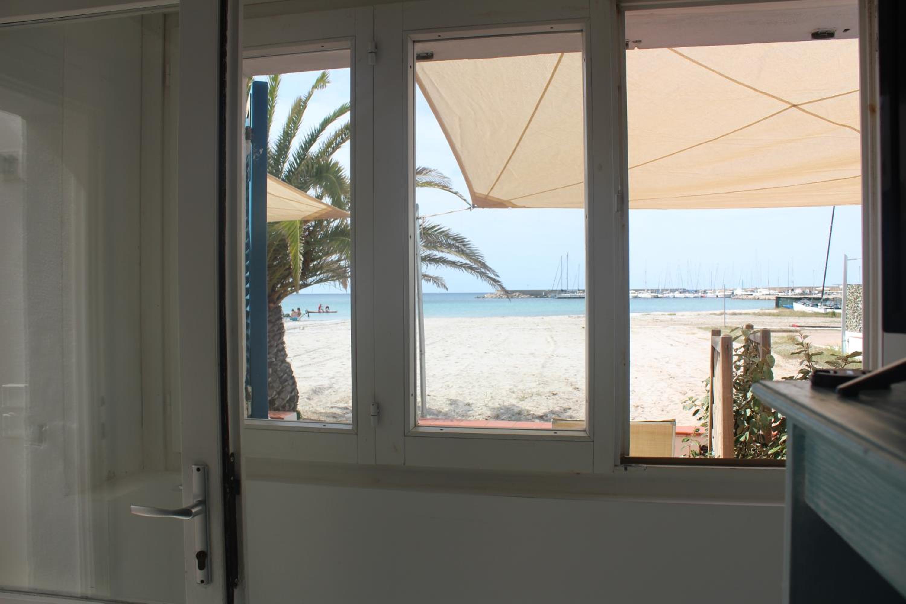 Quadruple Room with Sea View - Photo 8