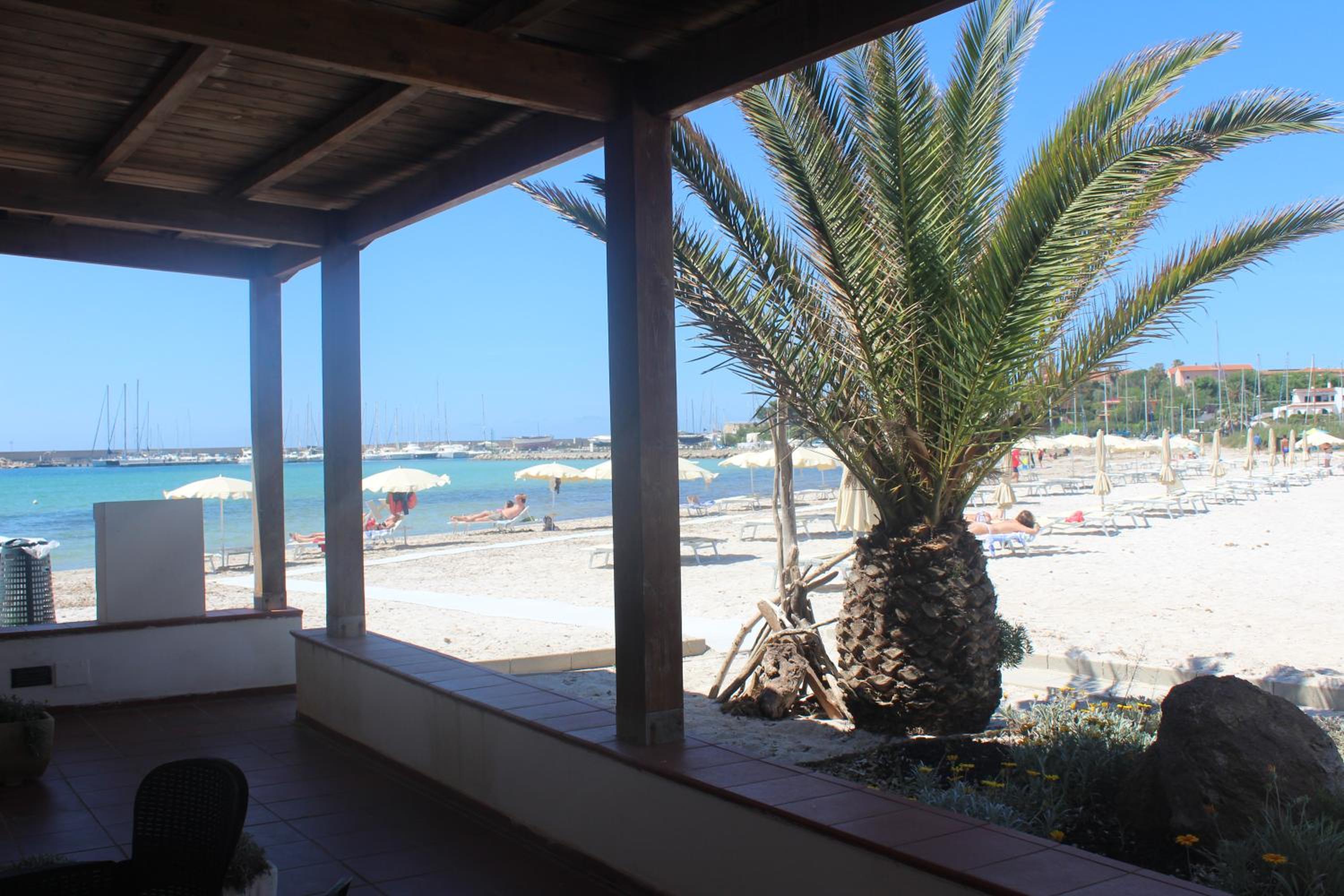 Quadruple Room with Sea View - Photo 6