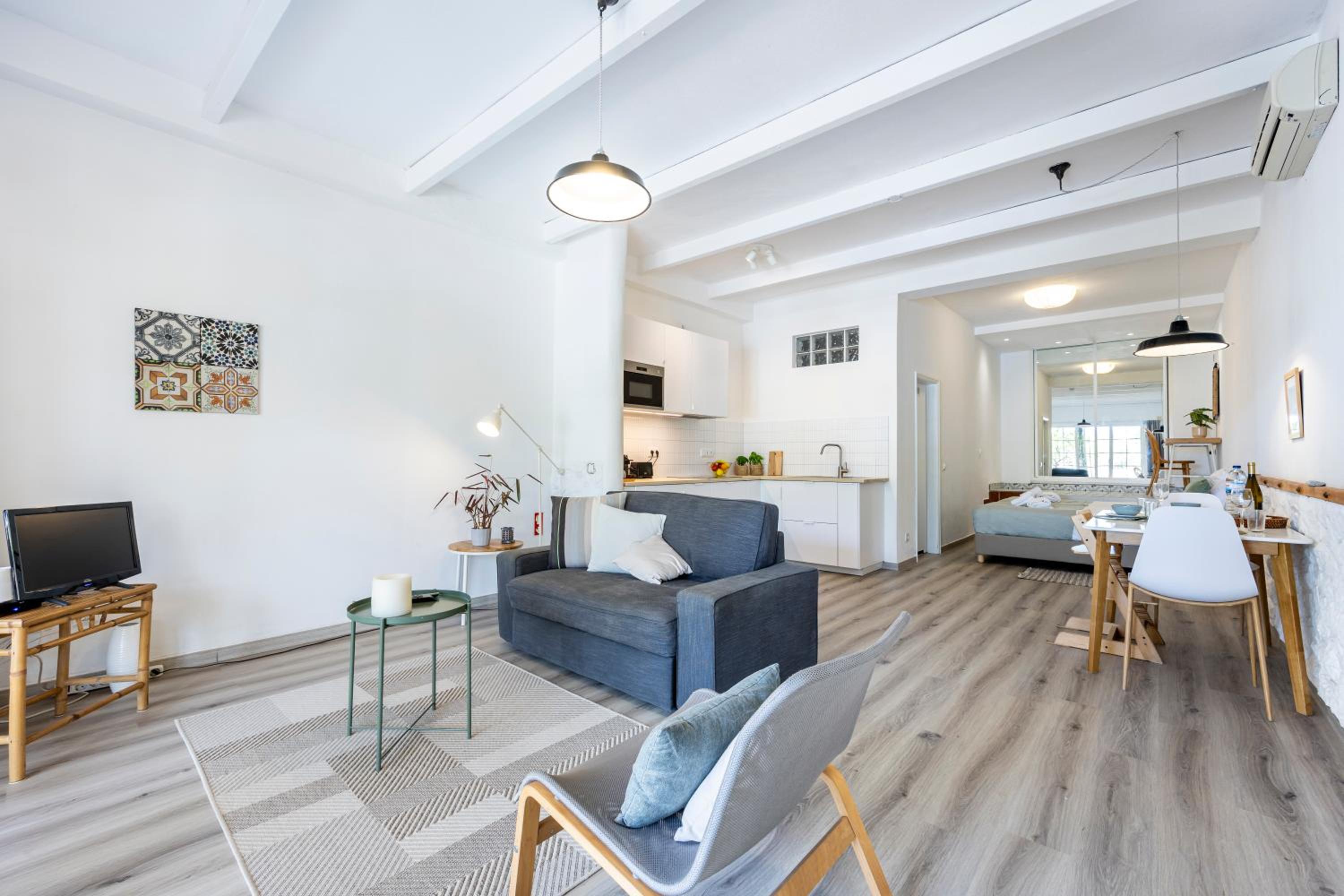 Studio Apartment photo 1