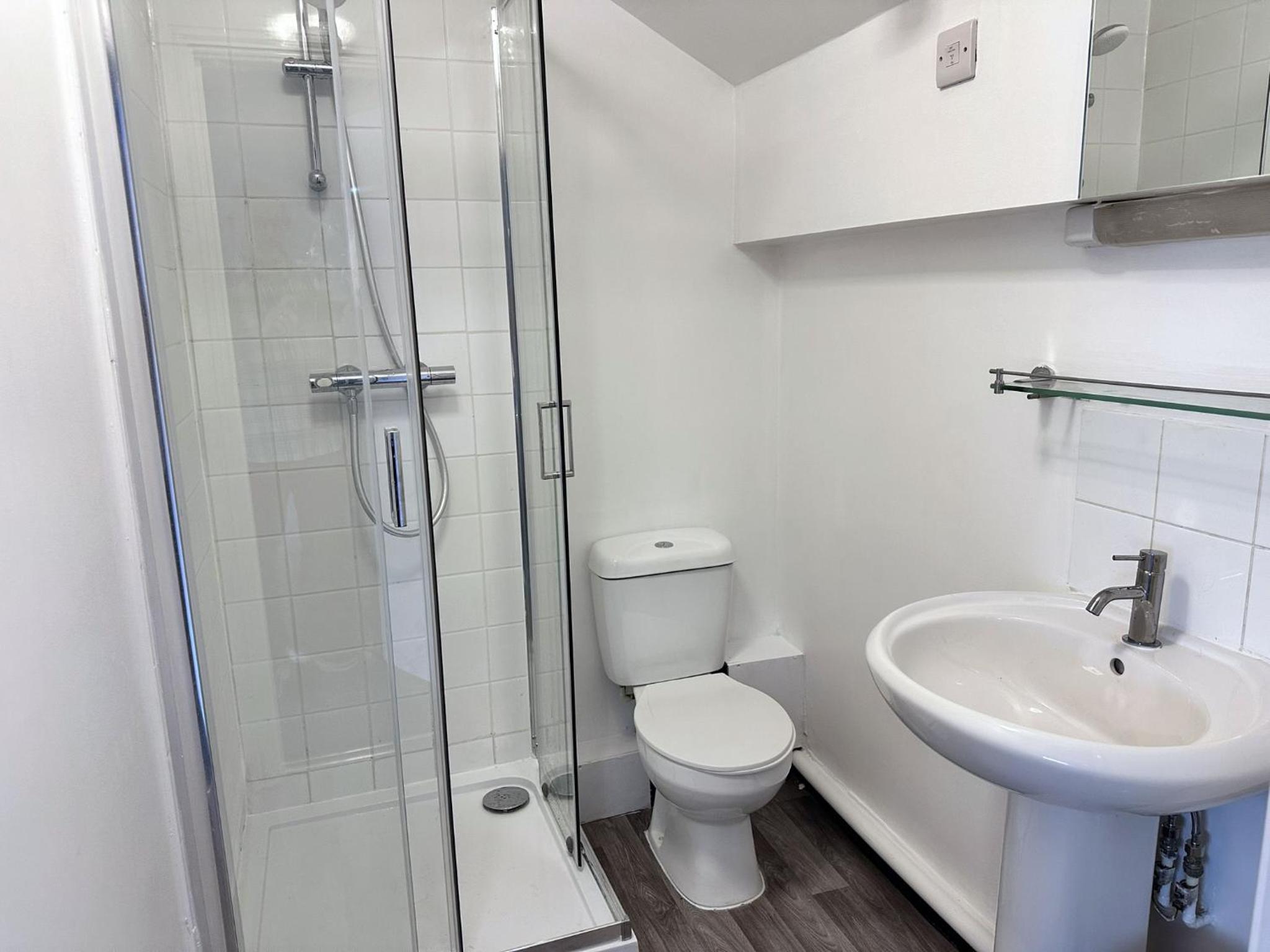 Standard Double Room - Photo 11