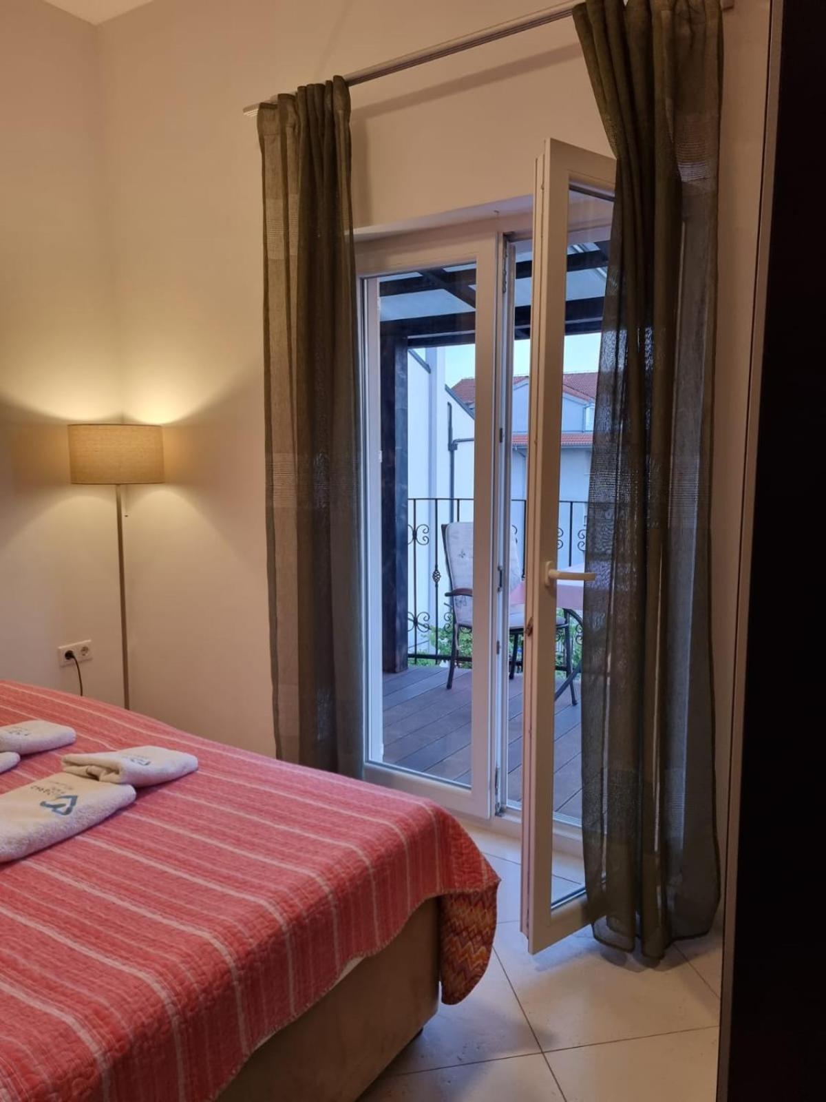 One-Bedroom Apartment with Balcony