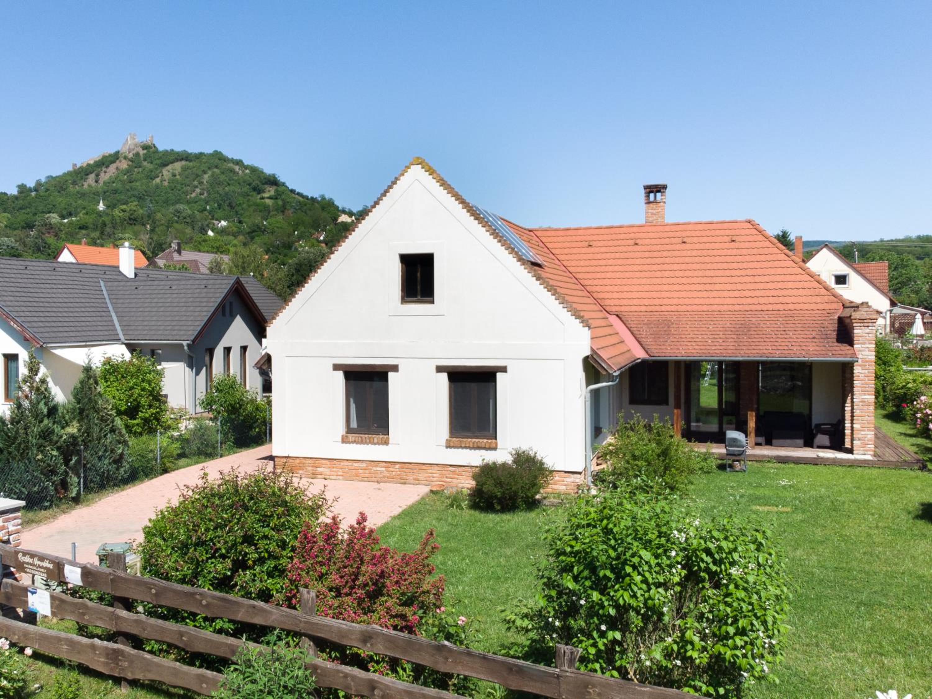 Four-Bedroom House photo 2