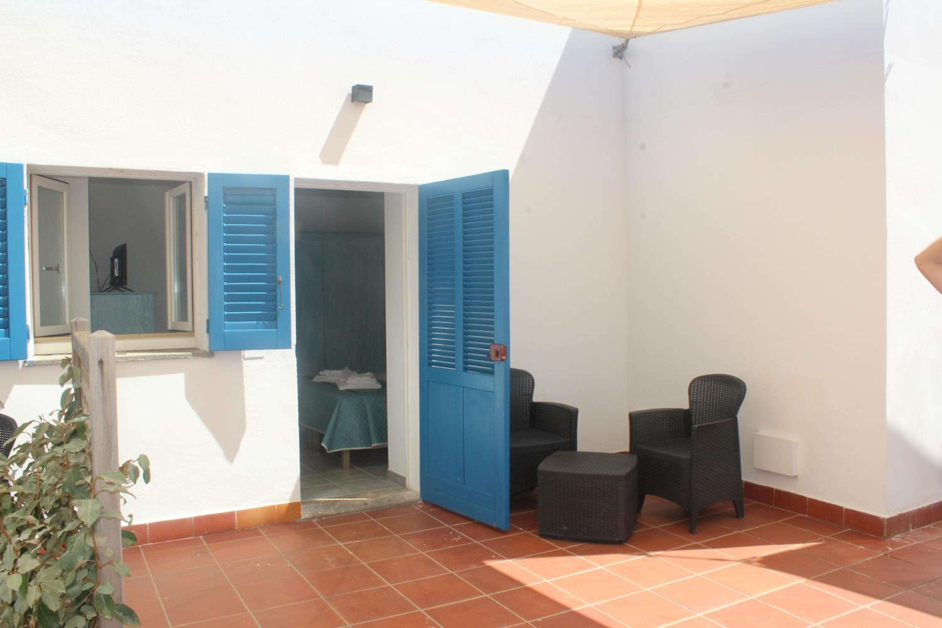 Double or Twin Room with Sea View - Photo 3