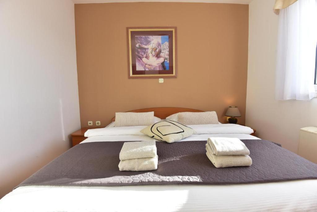 Two-Bedroom Apartment with Sea View - Photo 12