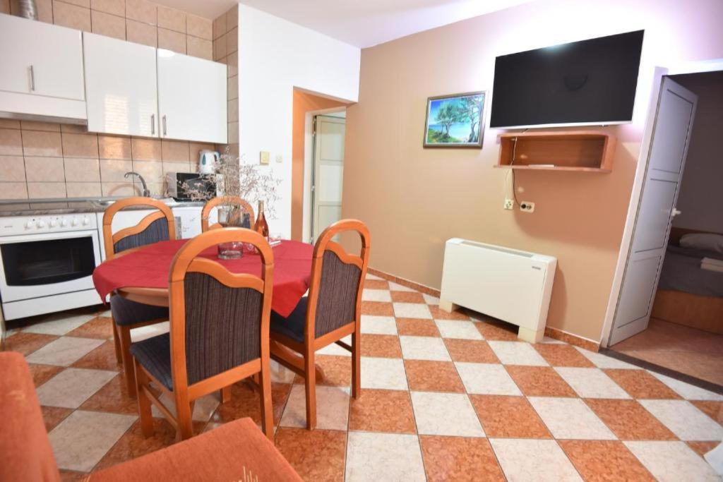 Two-Bedroom Apartment with Sea View - Photo 5