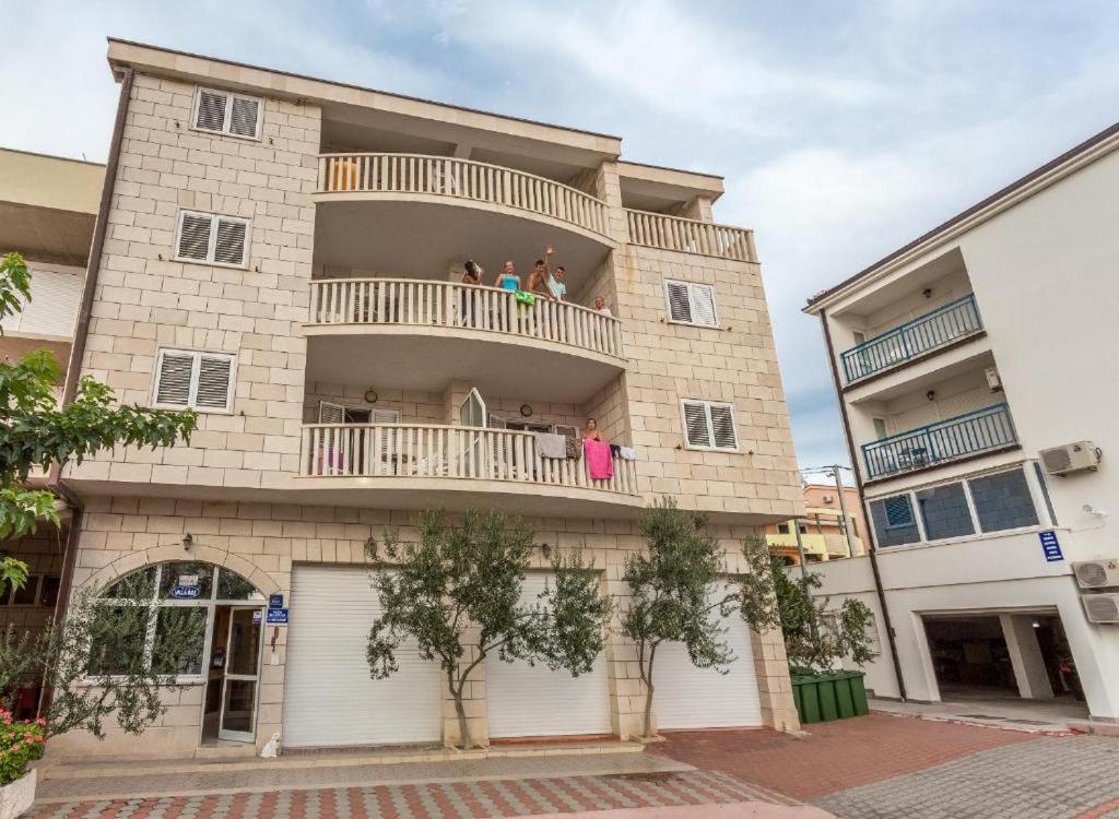 Two-Bedroom Apartment with Sea View - Photo 4