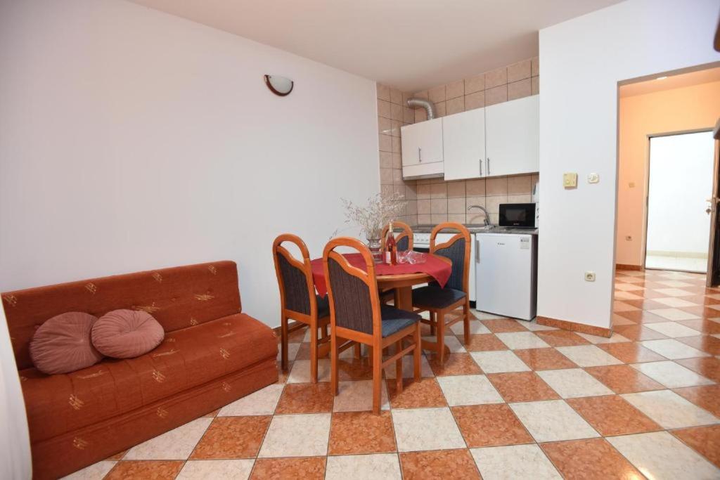 Two-Bedroom Apartment with Sea View - Photo 11