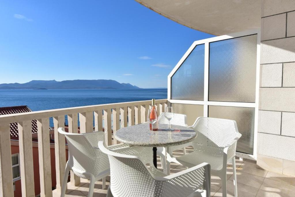 Two-Bedroom Apartment with Sea View - Photo 8
