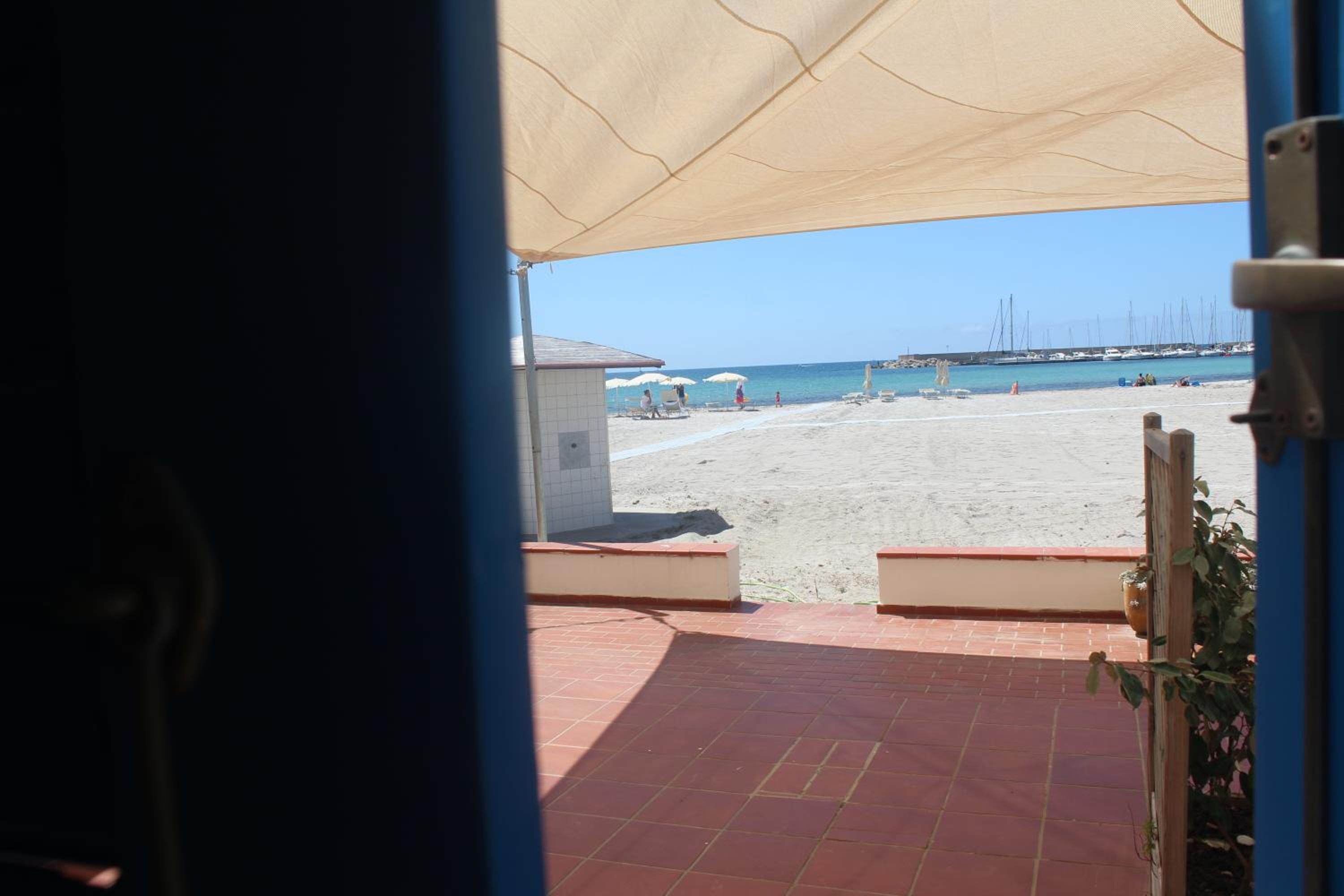Double or Twin Room with Sea View - Photo 8