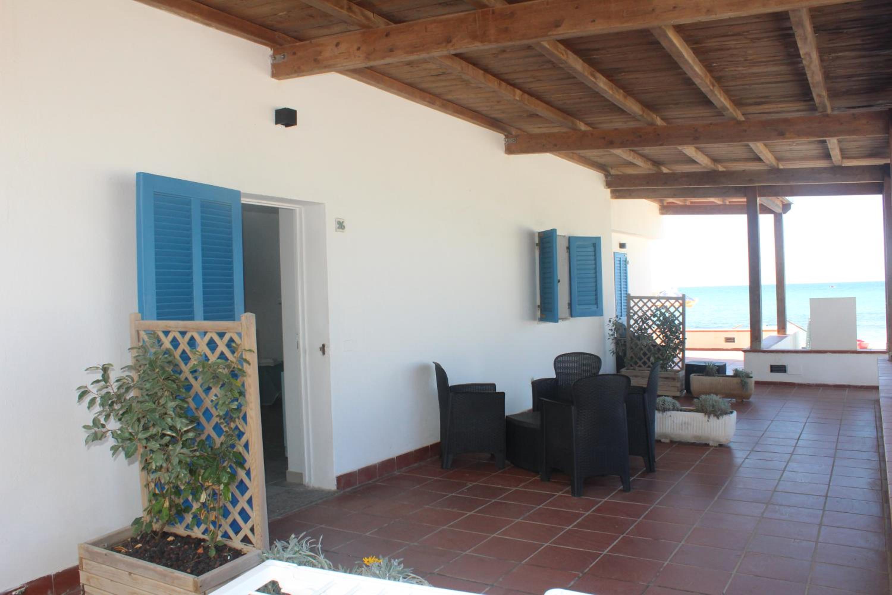 Quadruple Room with Sea View - Photo 3