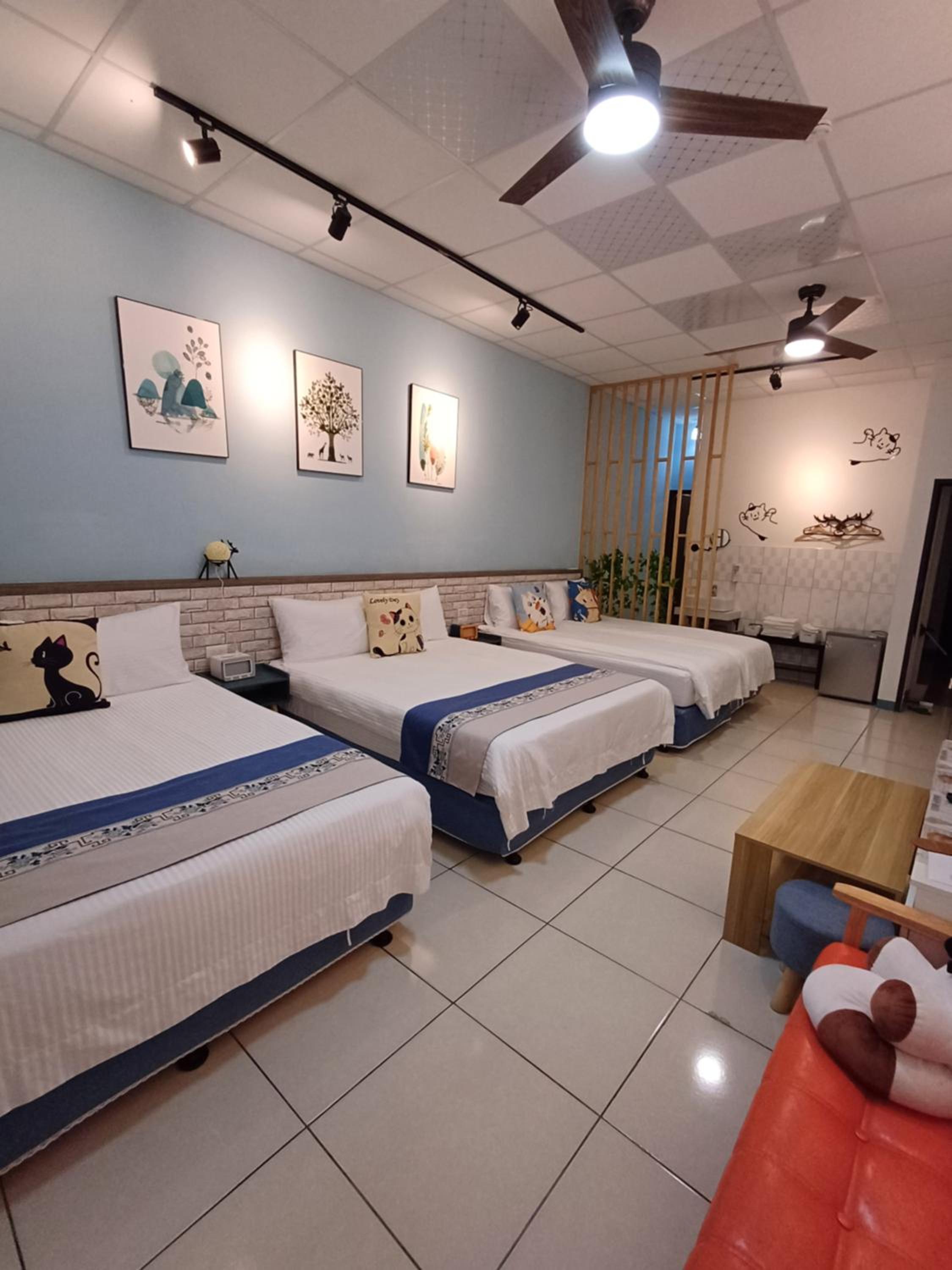 Double or Twin Room with Private Bathroom photo 3