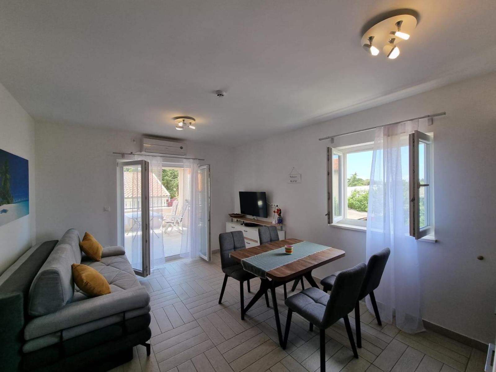 Apartment with Balcony photo 1