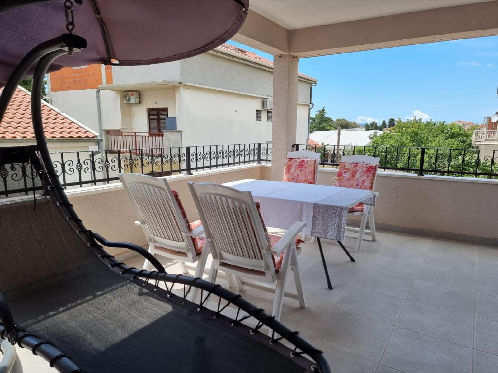 Apartment with Balcony photo 3