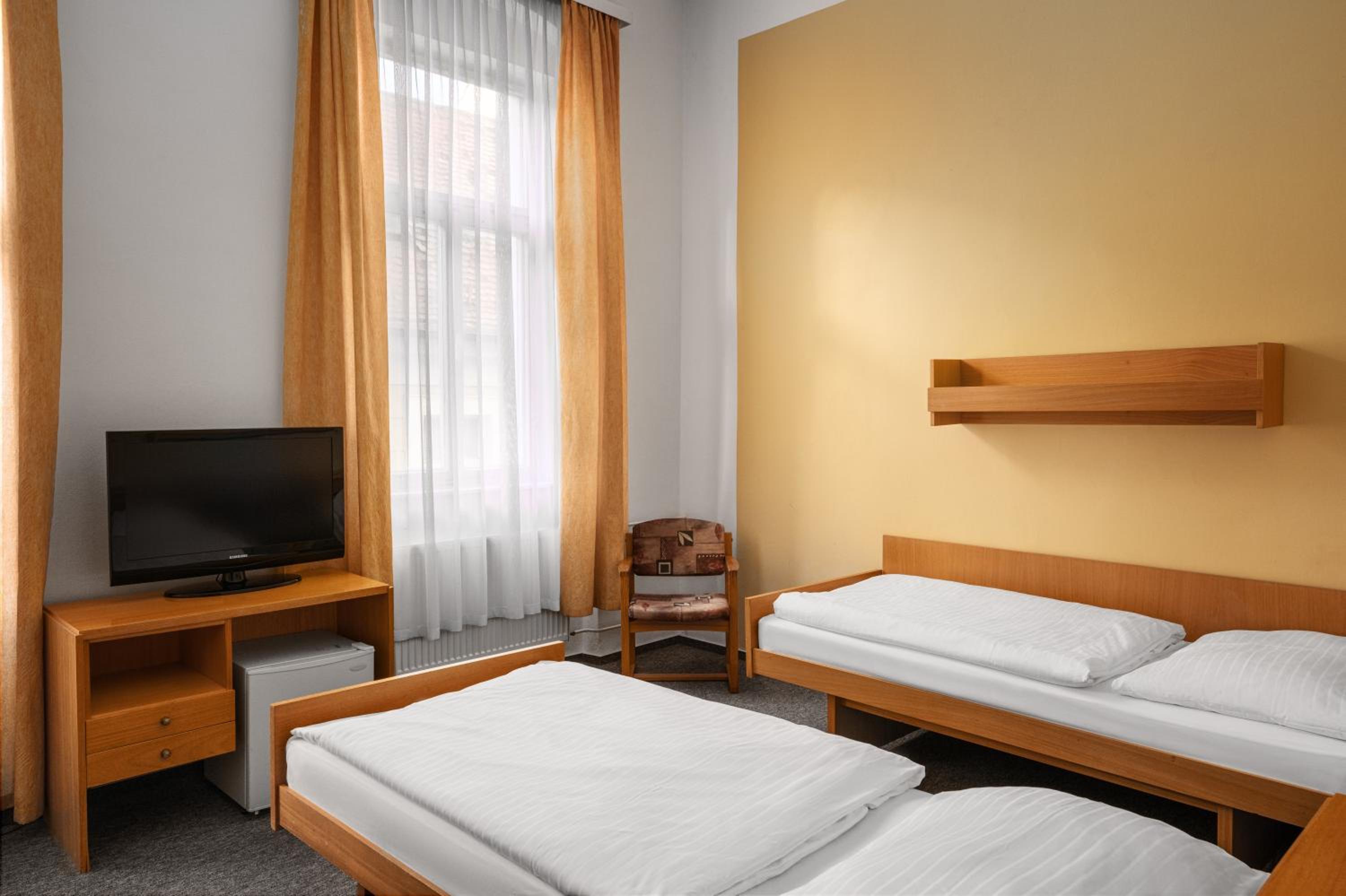 Standard Double or Twin Room - Photo 1