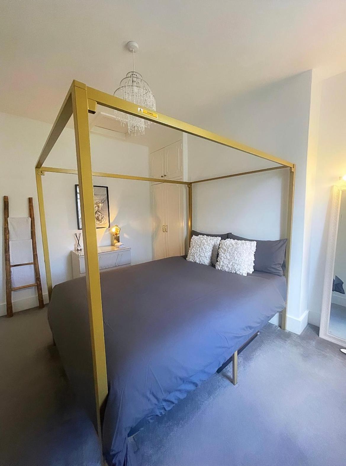 Double Room with Shared Bathroom photo 1
