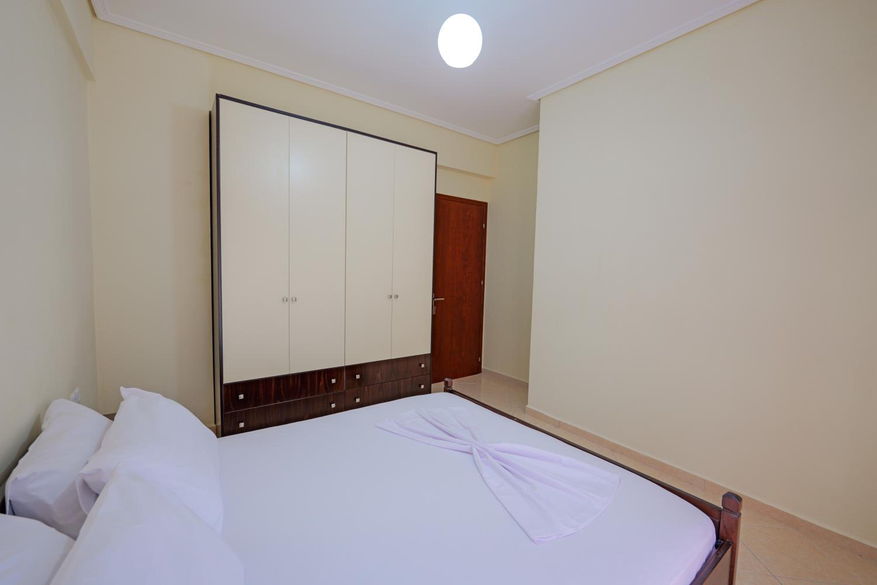 Two-Bedroom Apartment with Balcony and Sea View photo 2